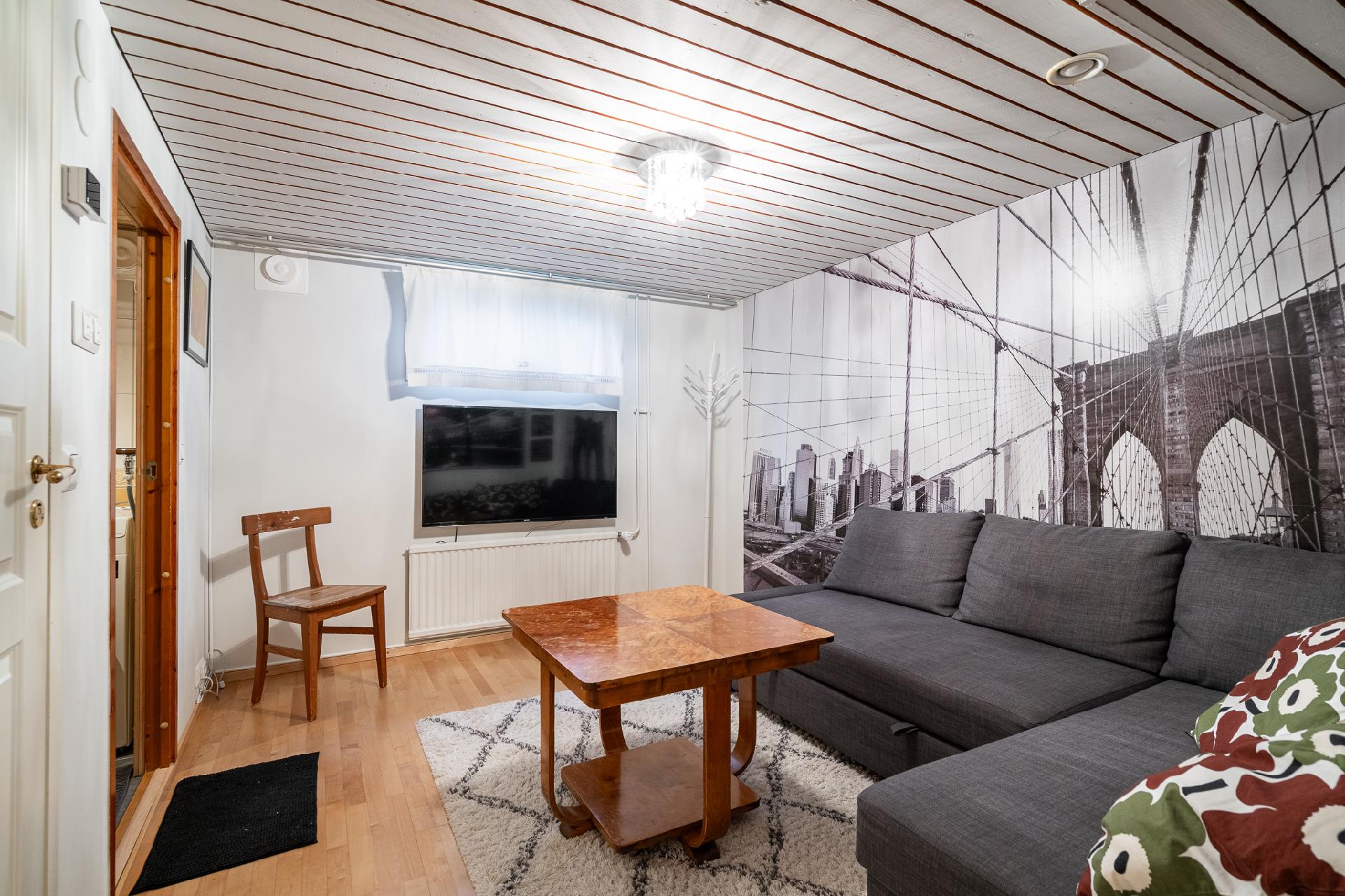 Alakerran oleskeluhuone