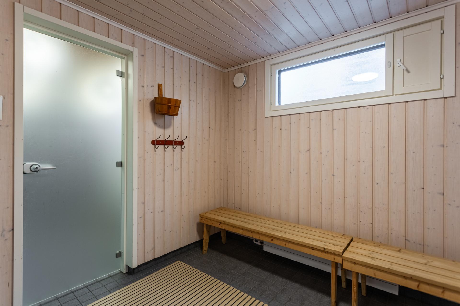 Taloyhtiön pukuhuone