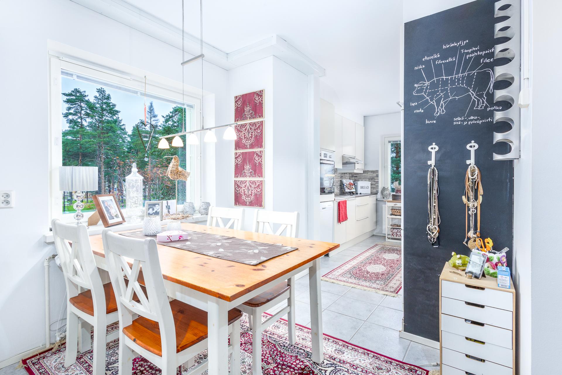 Ruokailu ja keittiö