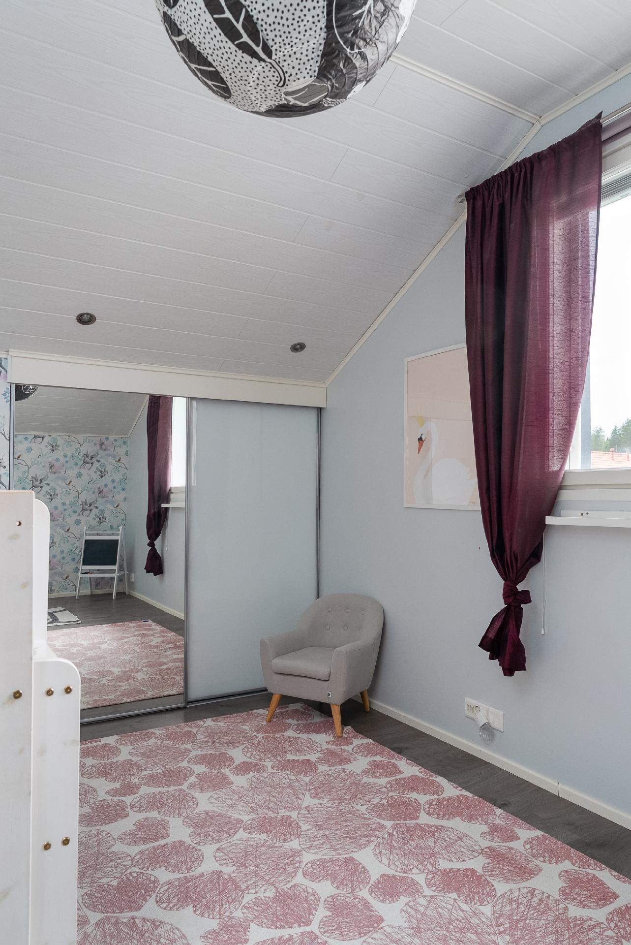 Yläkerran makuuhuone