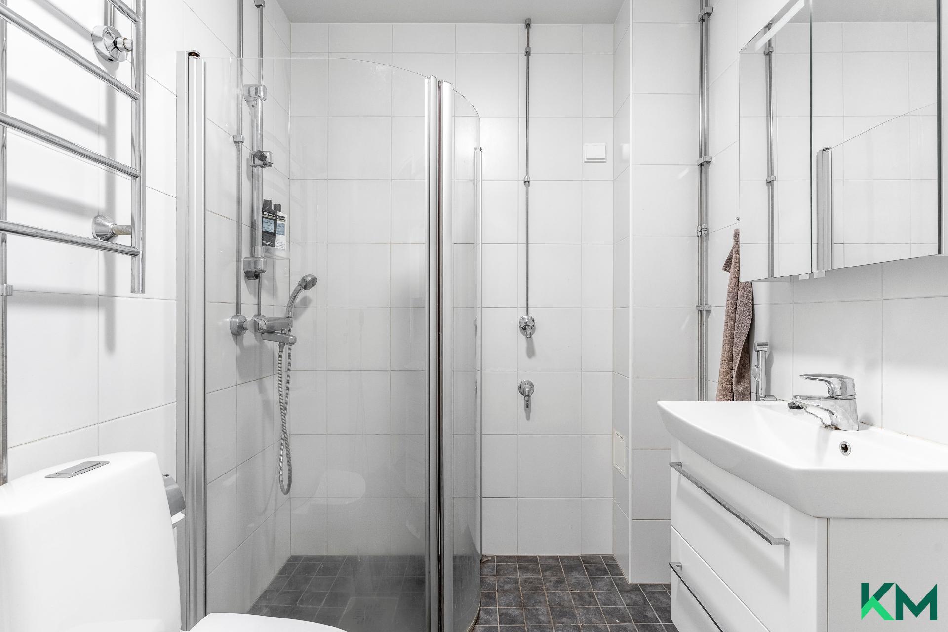 Linjasaneerattu kylpyhuone 2014