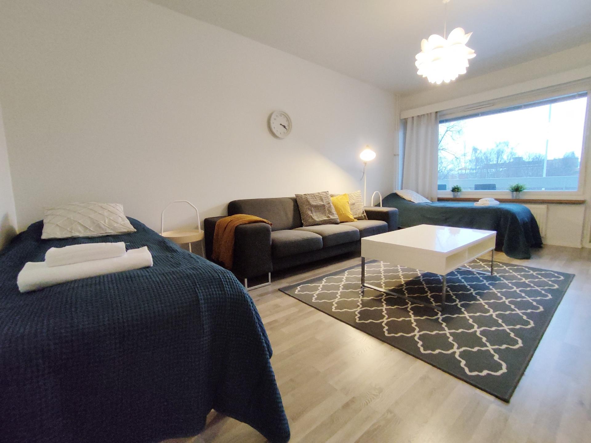 Olohuone, josta käynti parvekkeelle