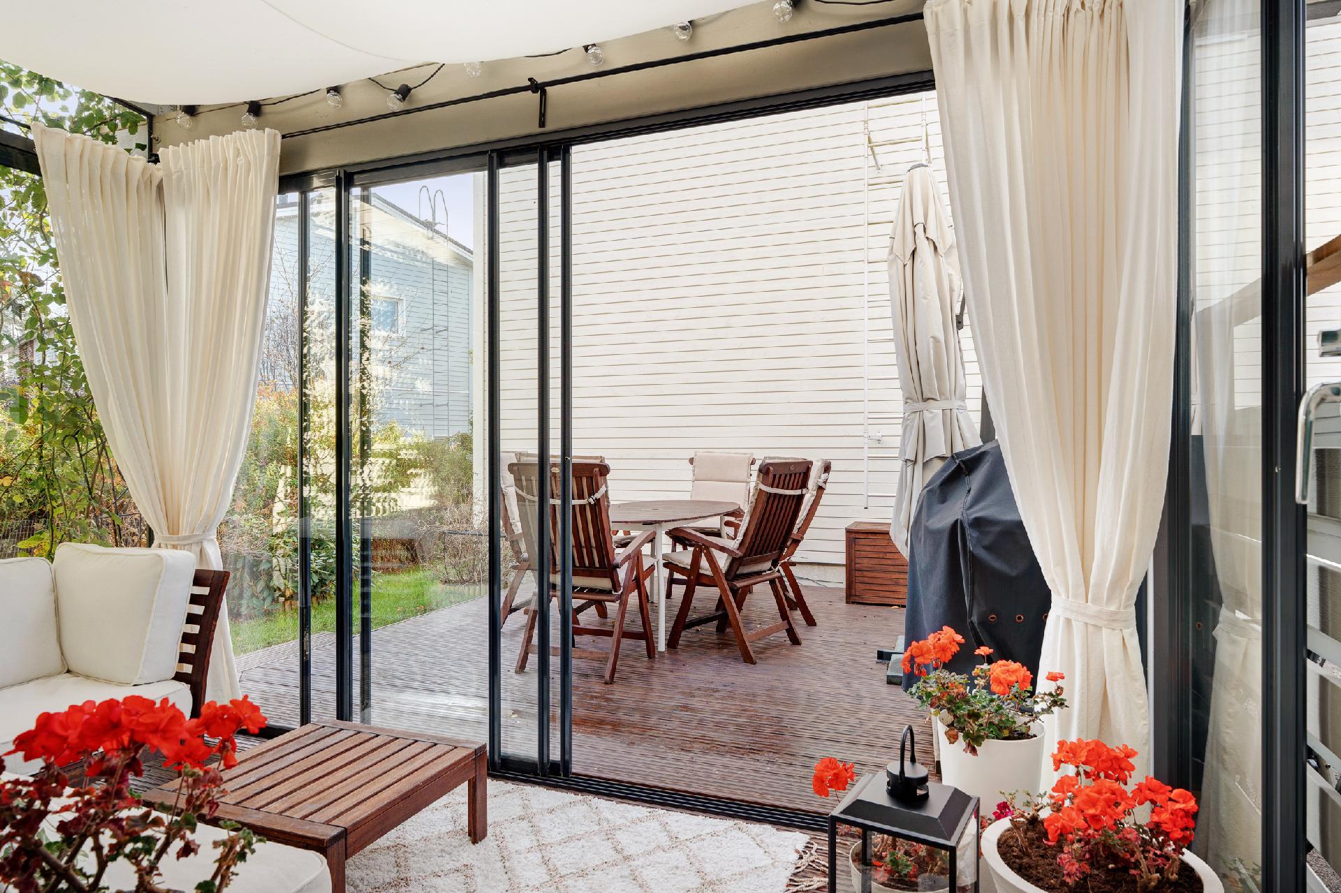 Lasitetulla terassilla kesä jatkuu