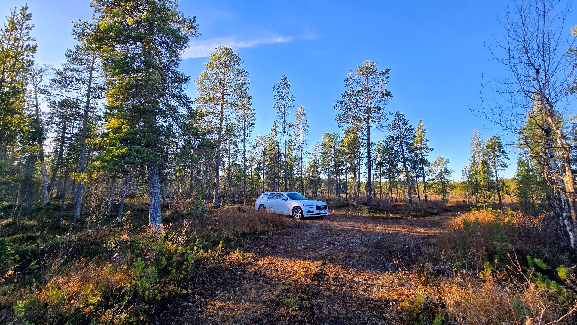 Tilan ohi kulkeva tie