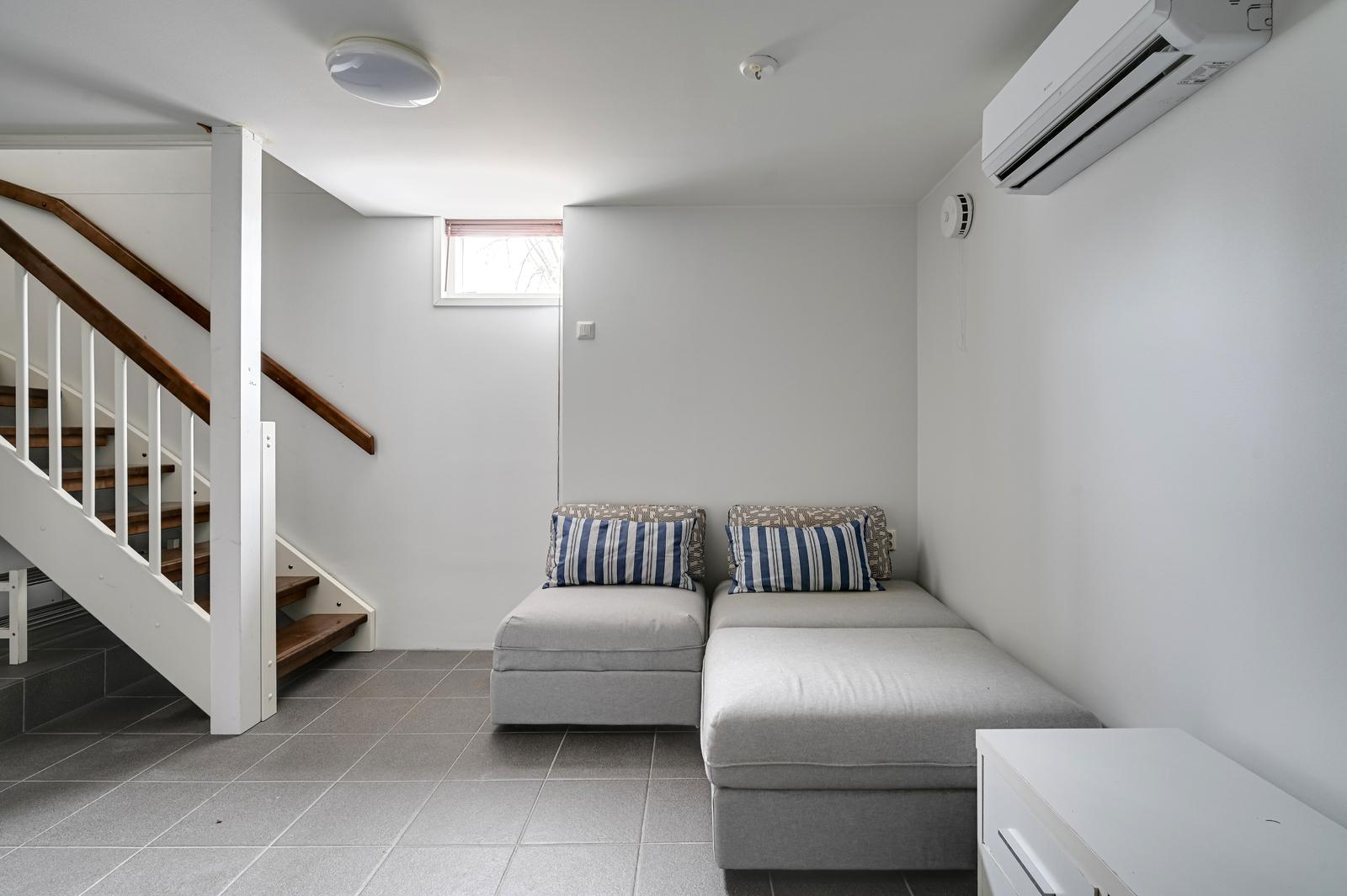 Kellarin oleskelutilaa