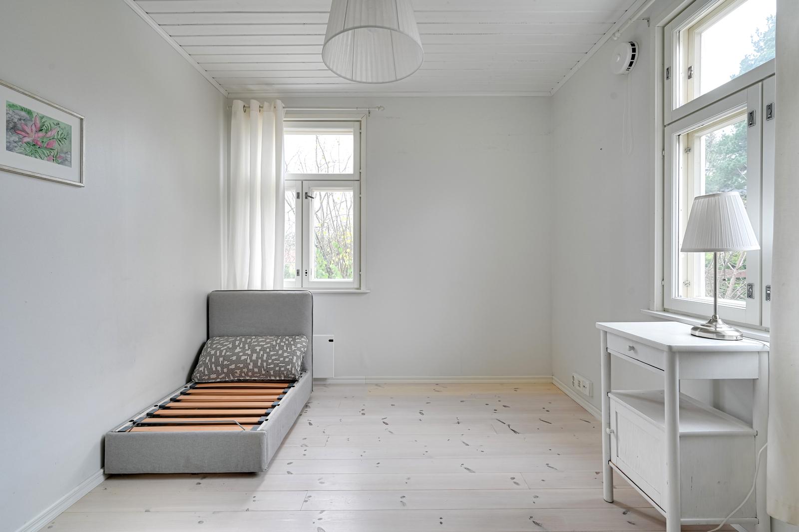 Alakerran makuuhuone