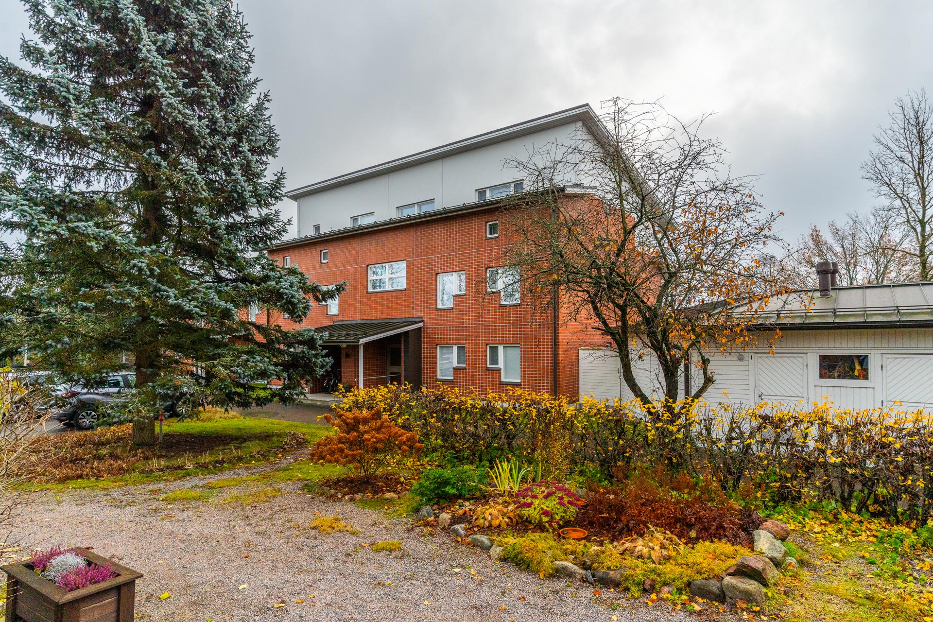 Hietaniitynpolku 2, Ylä-Malmi, Helsinki