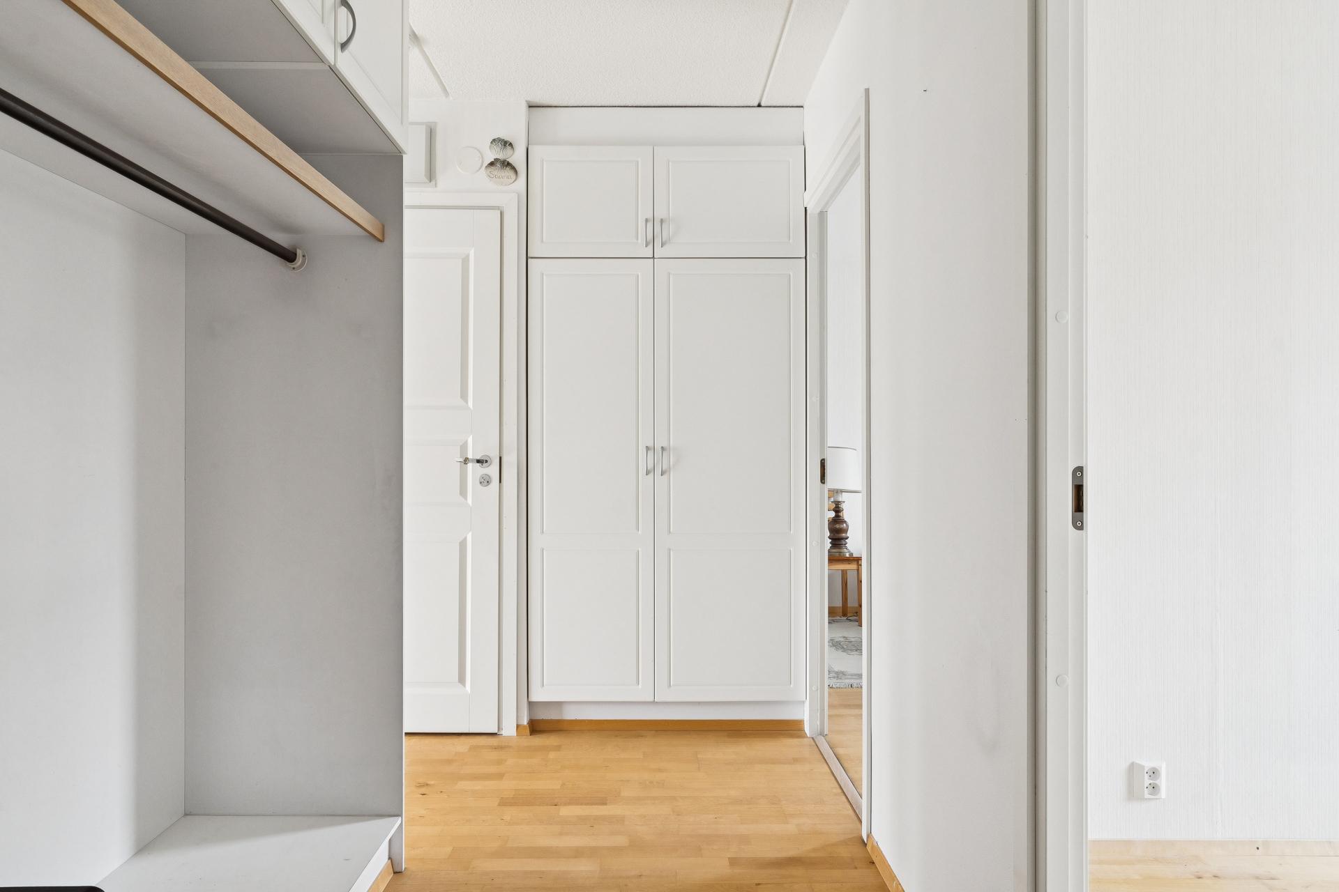 Hietaniitynpolku 2, Ylä-Malmi, Helsinki