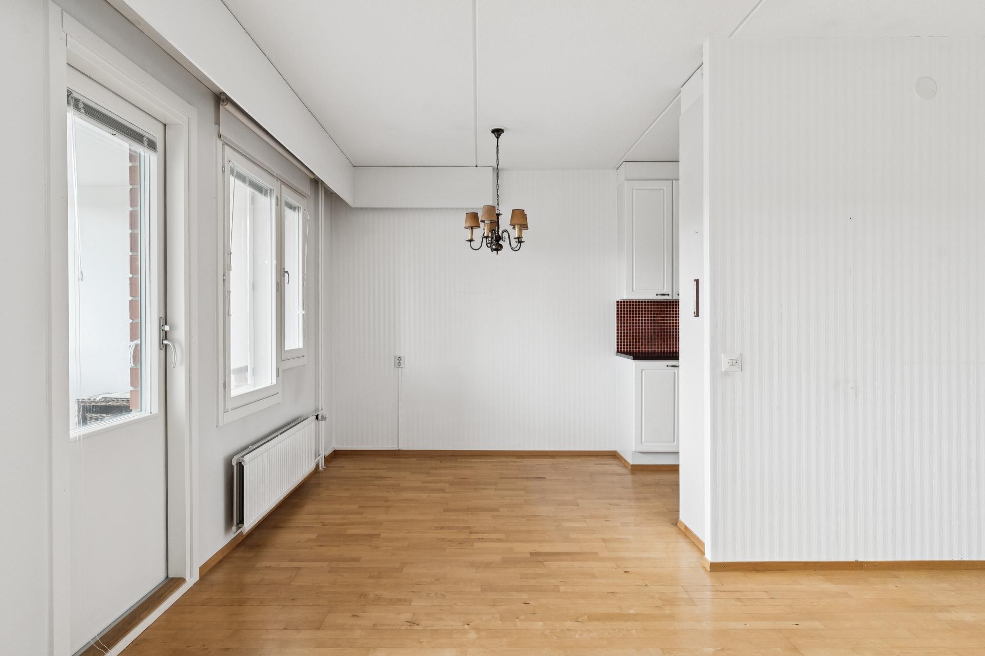 Hietaniitynpolku 2, Ylä-Malmi, Helsinki