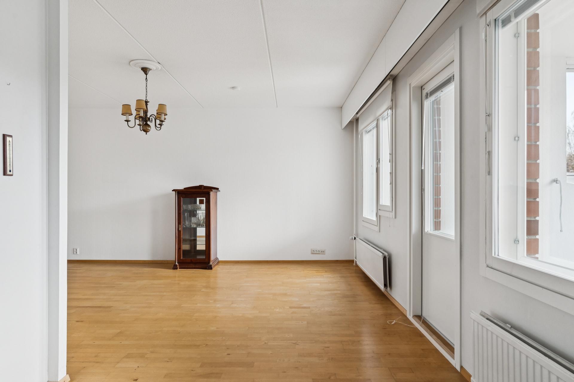 Hietaniitynpolku 2, Ylä-Malmi, Helsinki