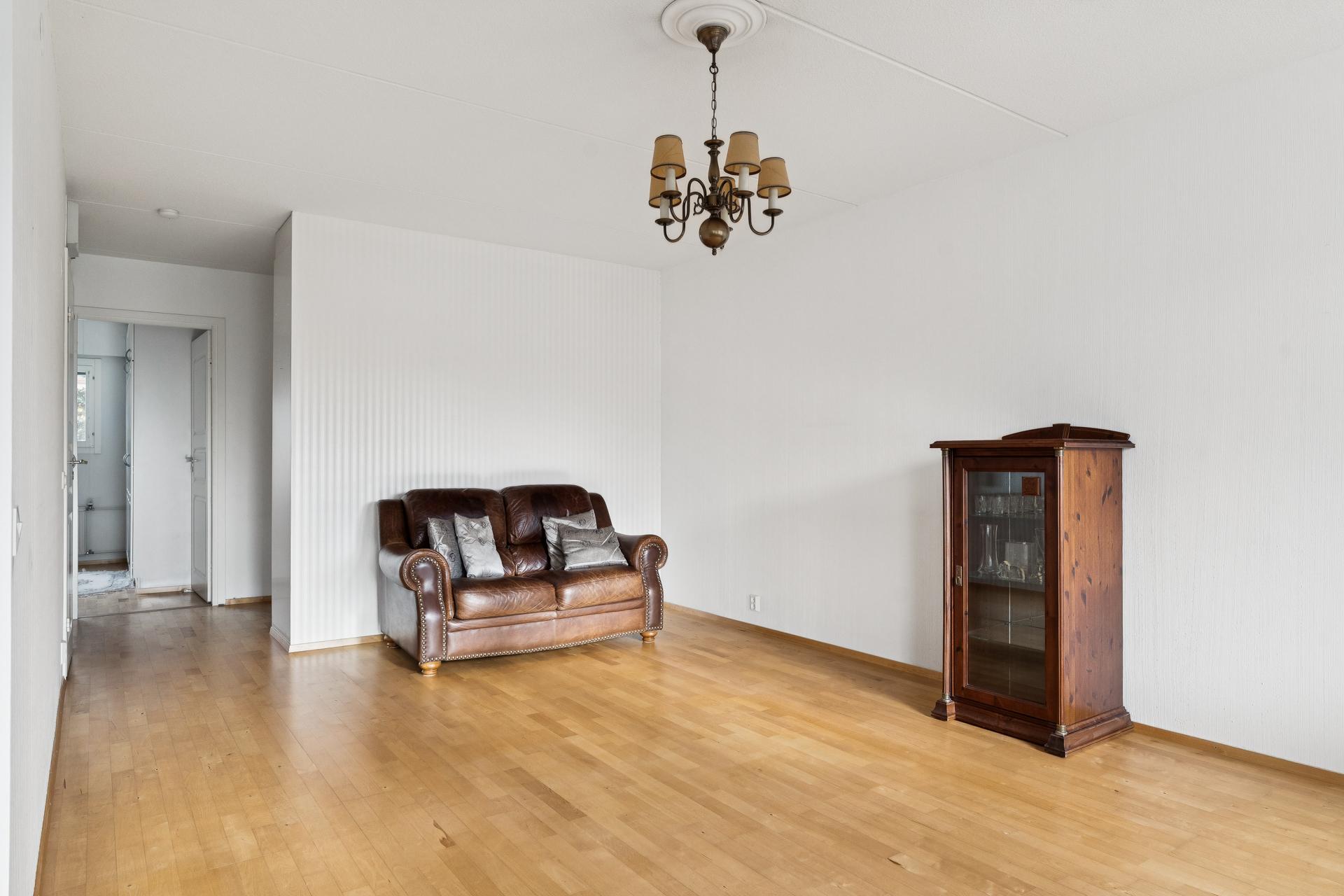 Hietaniitynpolku 2, Ylä-Malmi, Helsinki