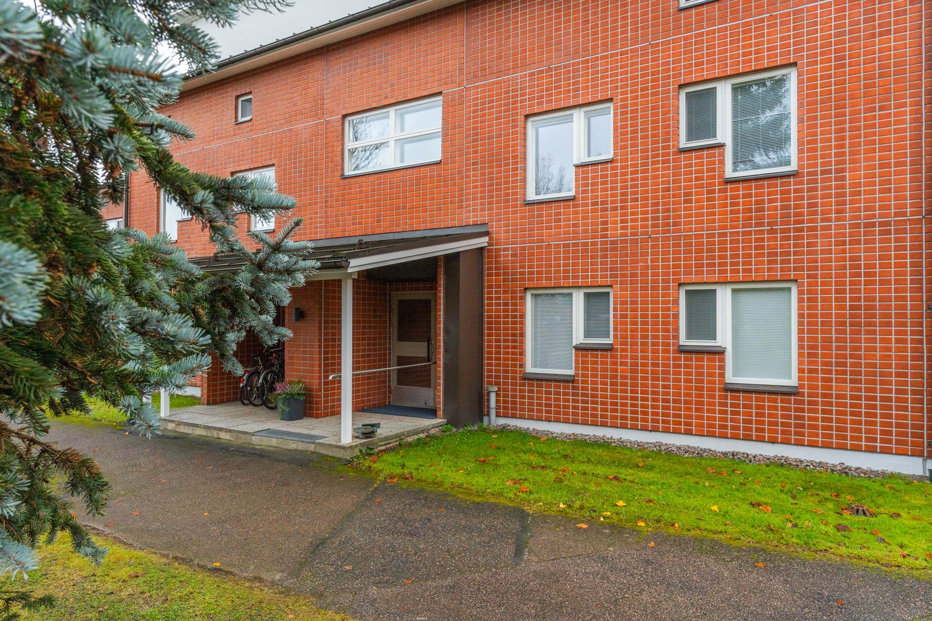 Hietaniitynpolku 2, Ylä-Malmi, Helsinki