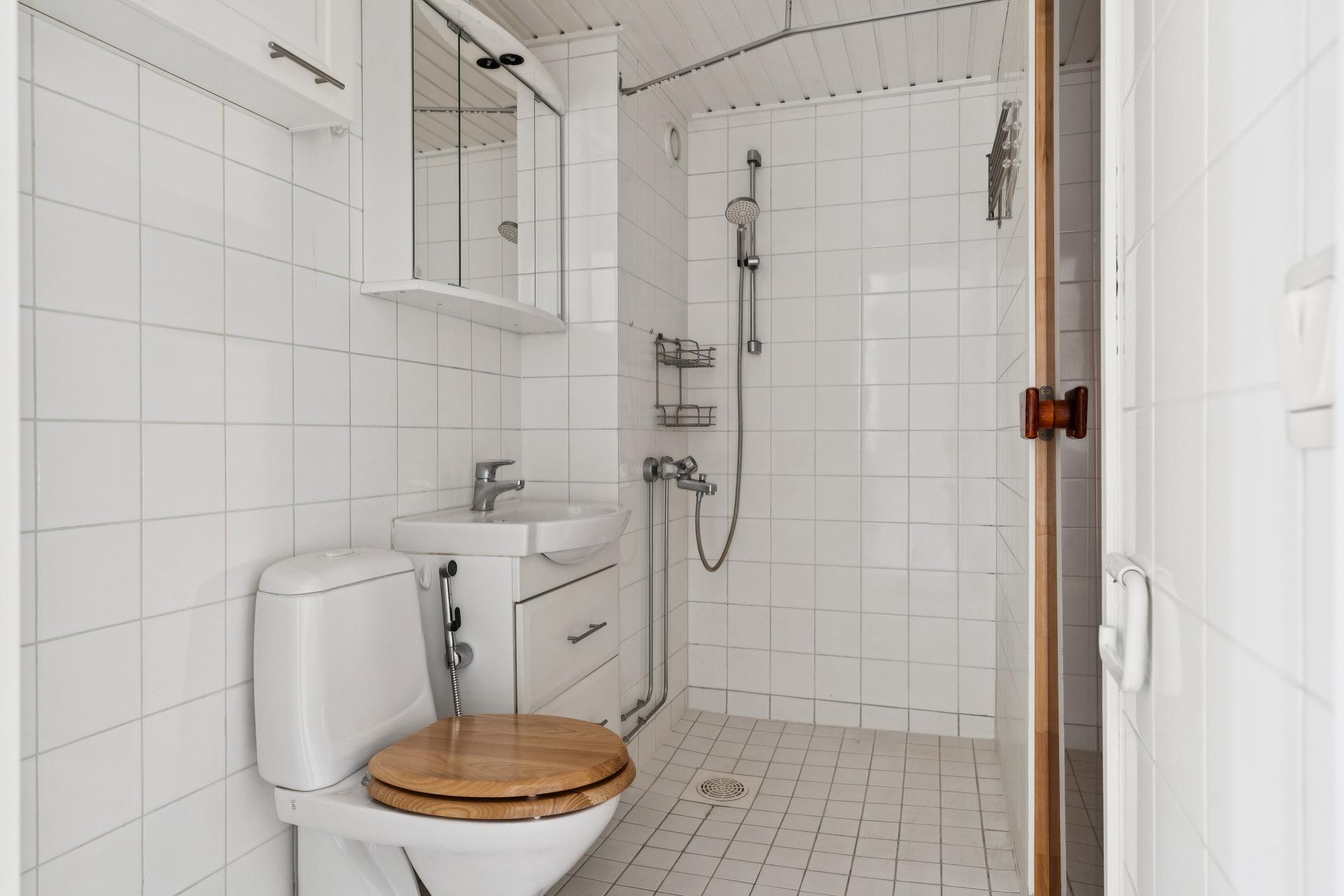 Hietaniitynpolku 2, Ylä-Malmi, Helsinki