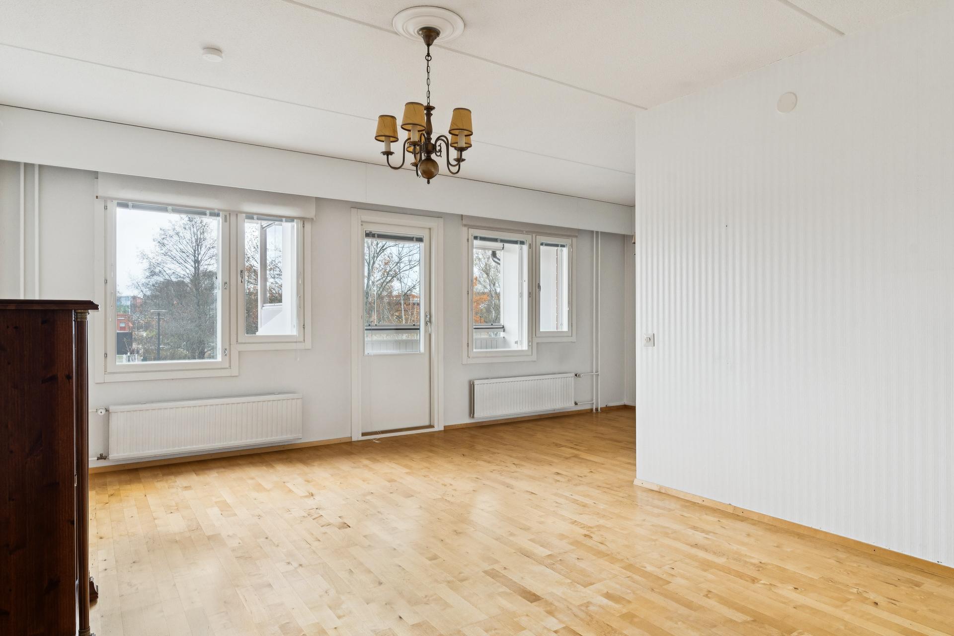 Hietaniitynpolku 2, Ylä-Malmi, Helsinki