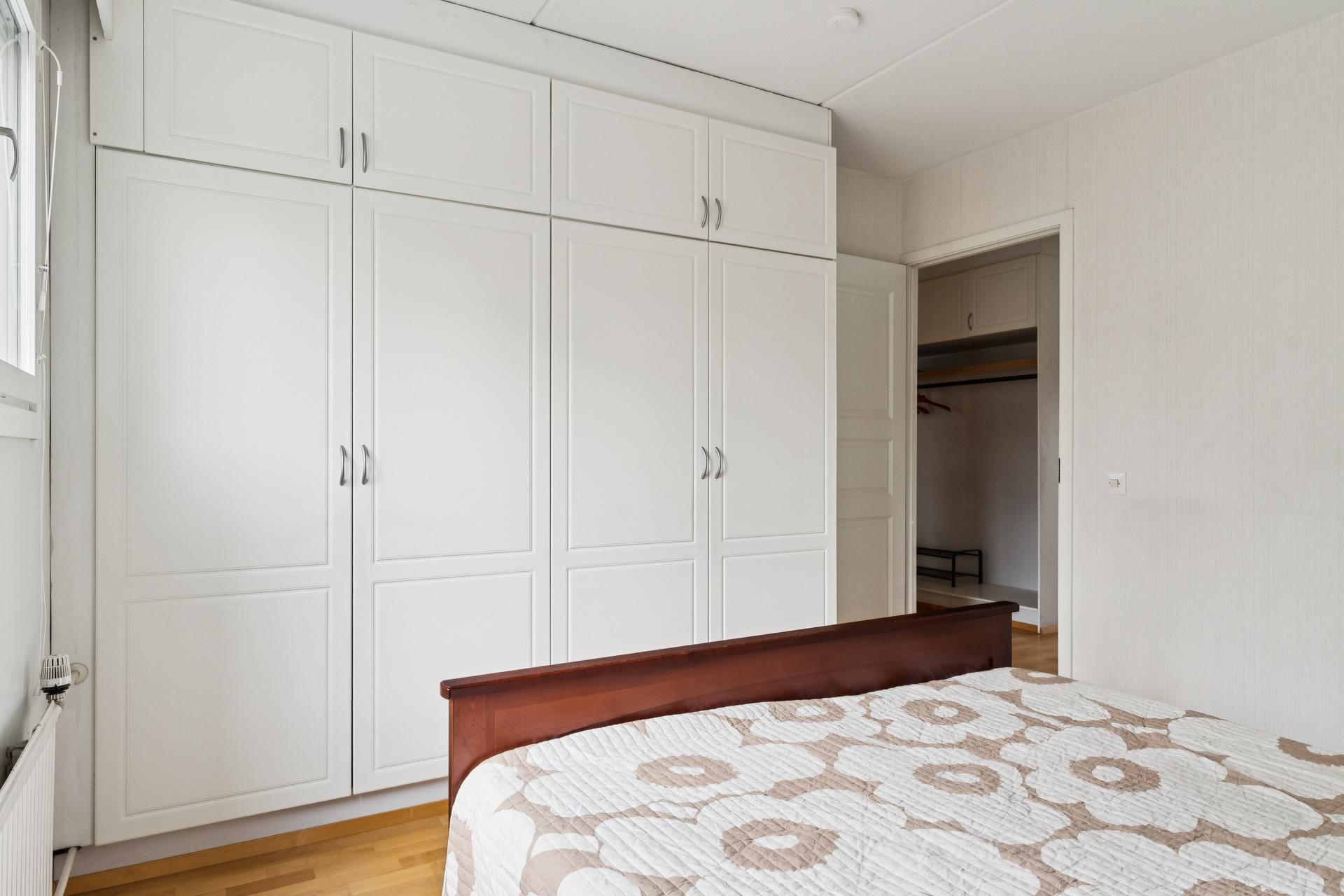 Hietaniitynpolku 2, Ylä-Malmi, Helsinki