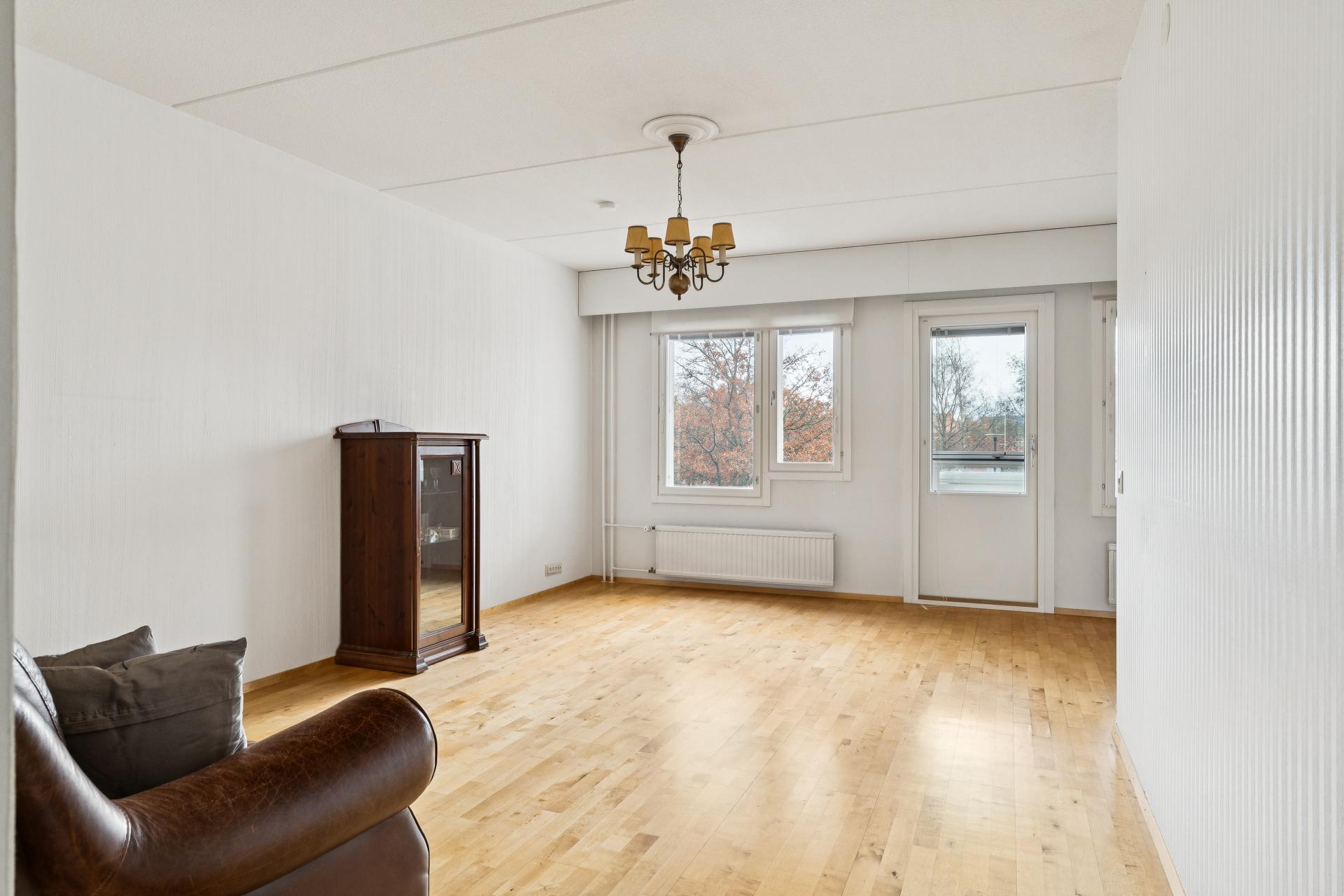 Hietaniitynpolku 2, Ylä-Malmi, Helsinki