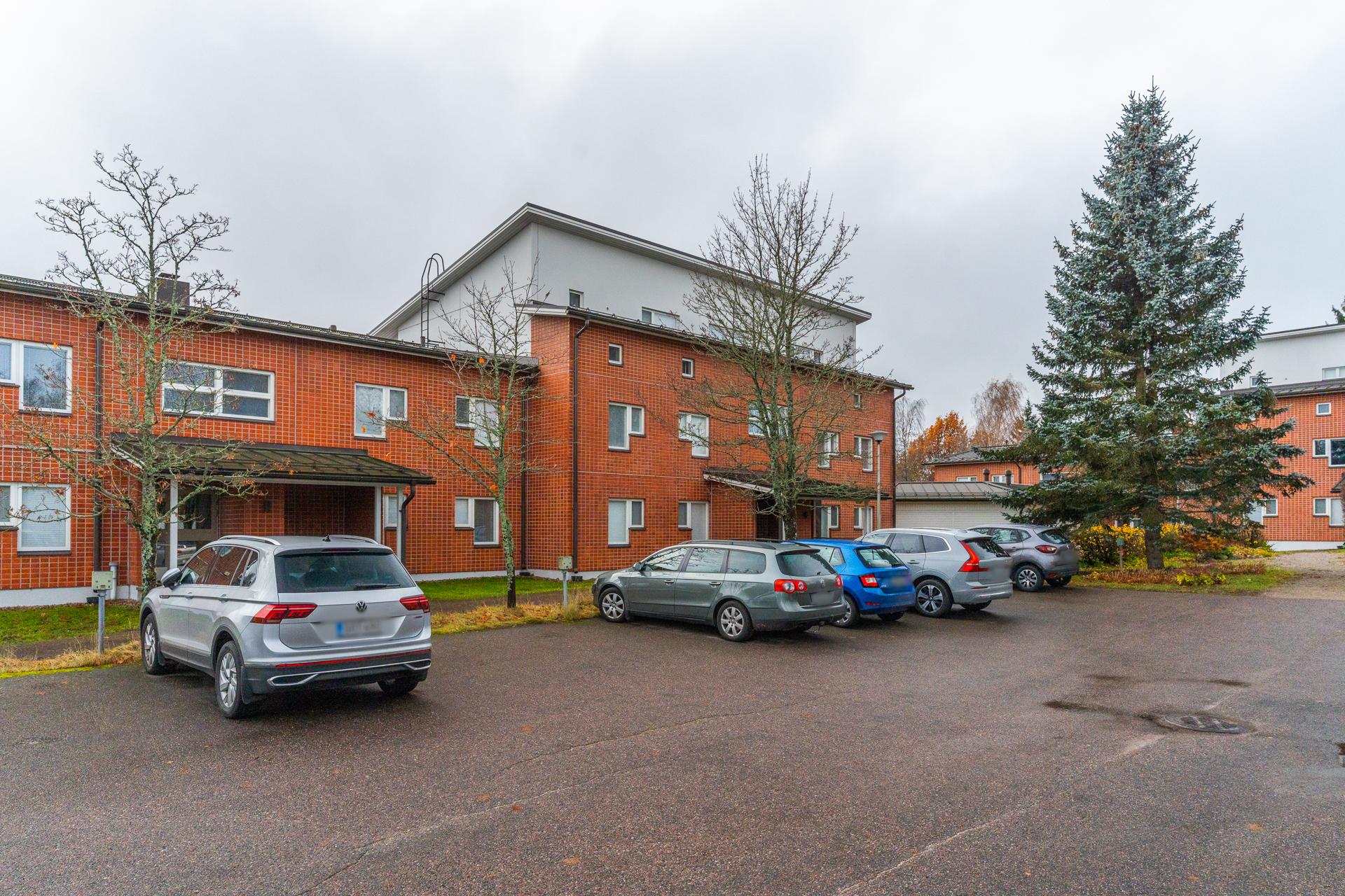 Hietaniitynpolku 2, Ylä-Malmi, Helsinki