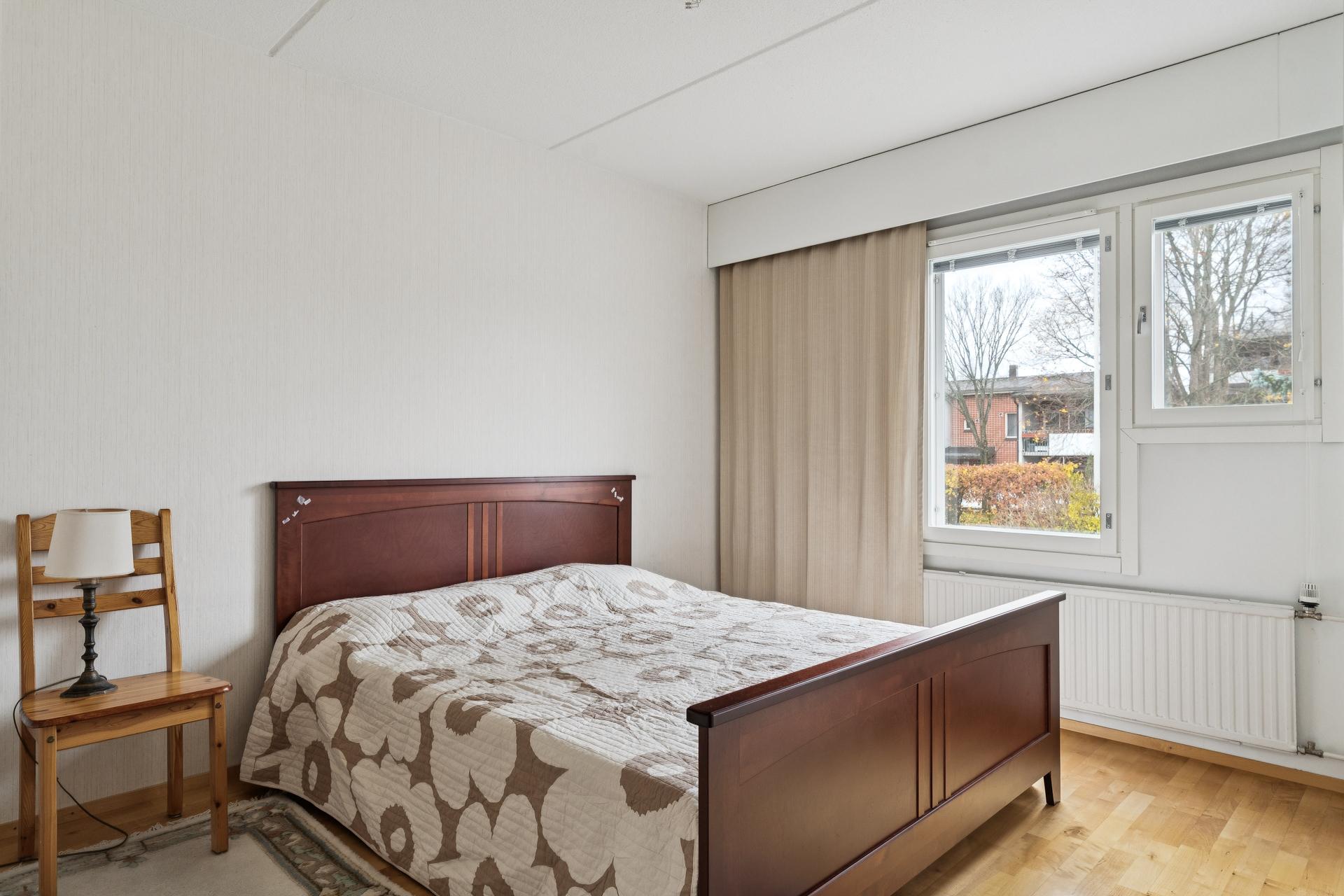 Hietaniitynpolku 2, Ylä-Malmi, Helsinki