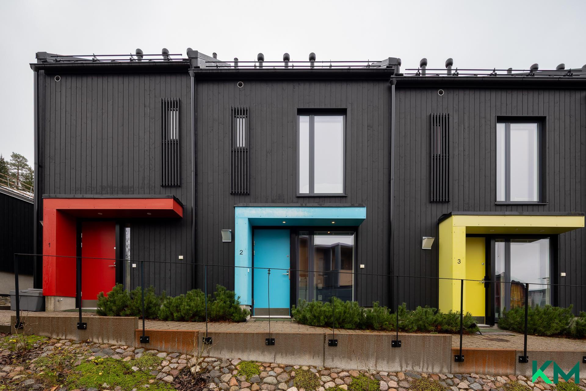 Tyylikäs ja moderni puutalo