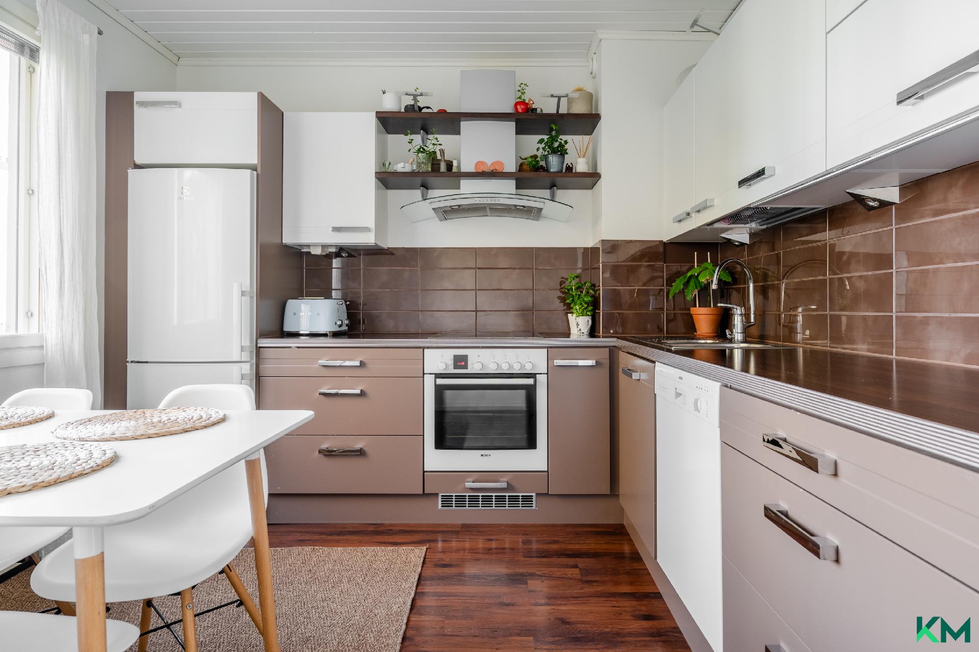 Toimiva siisti keittiö