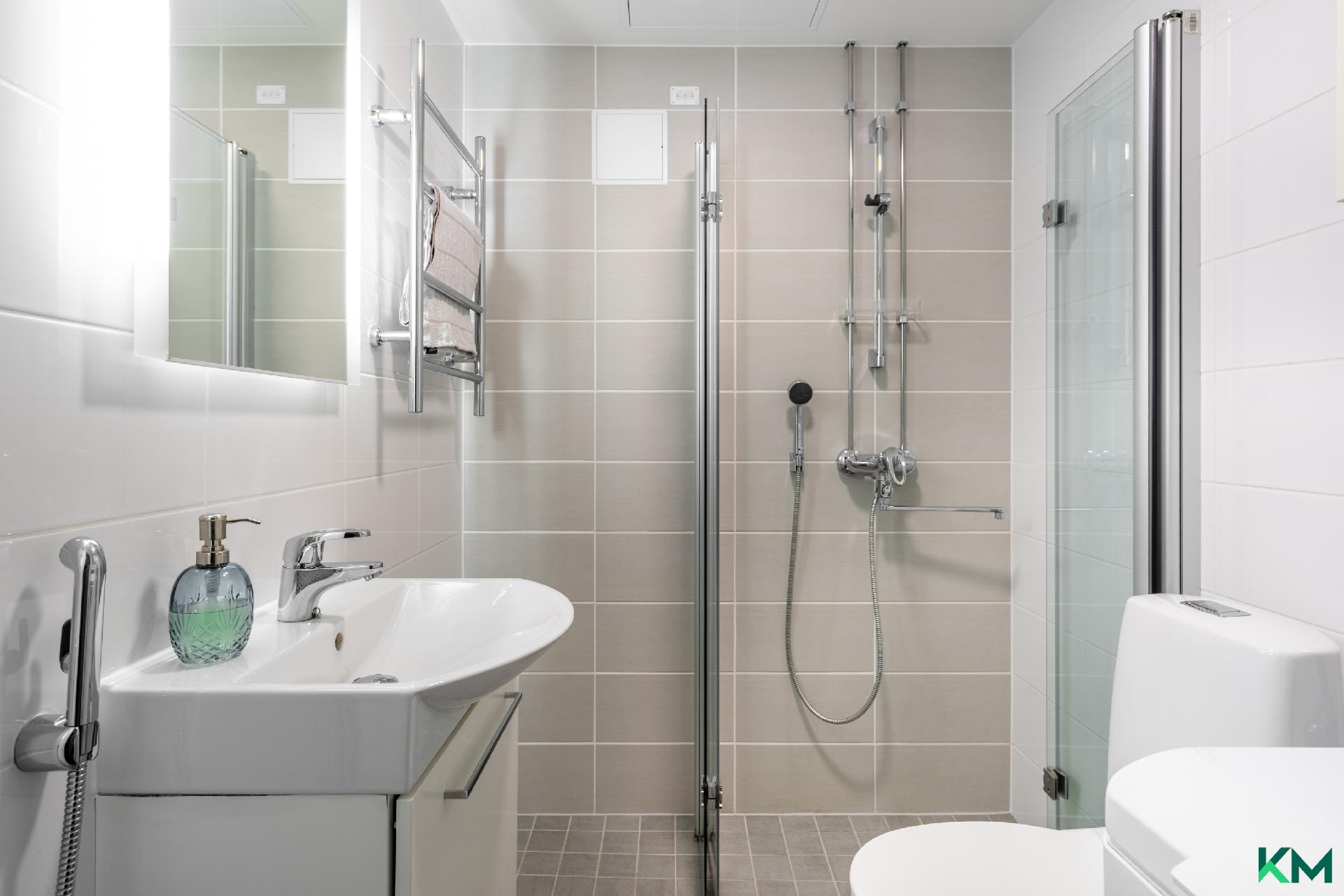 Putkiremontin yhteydessä uusittu kylpyhuone