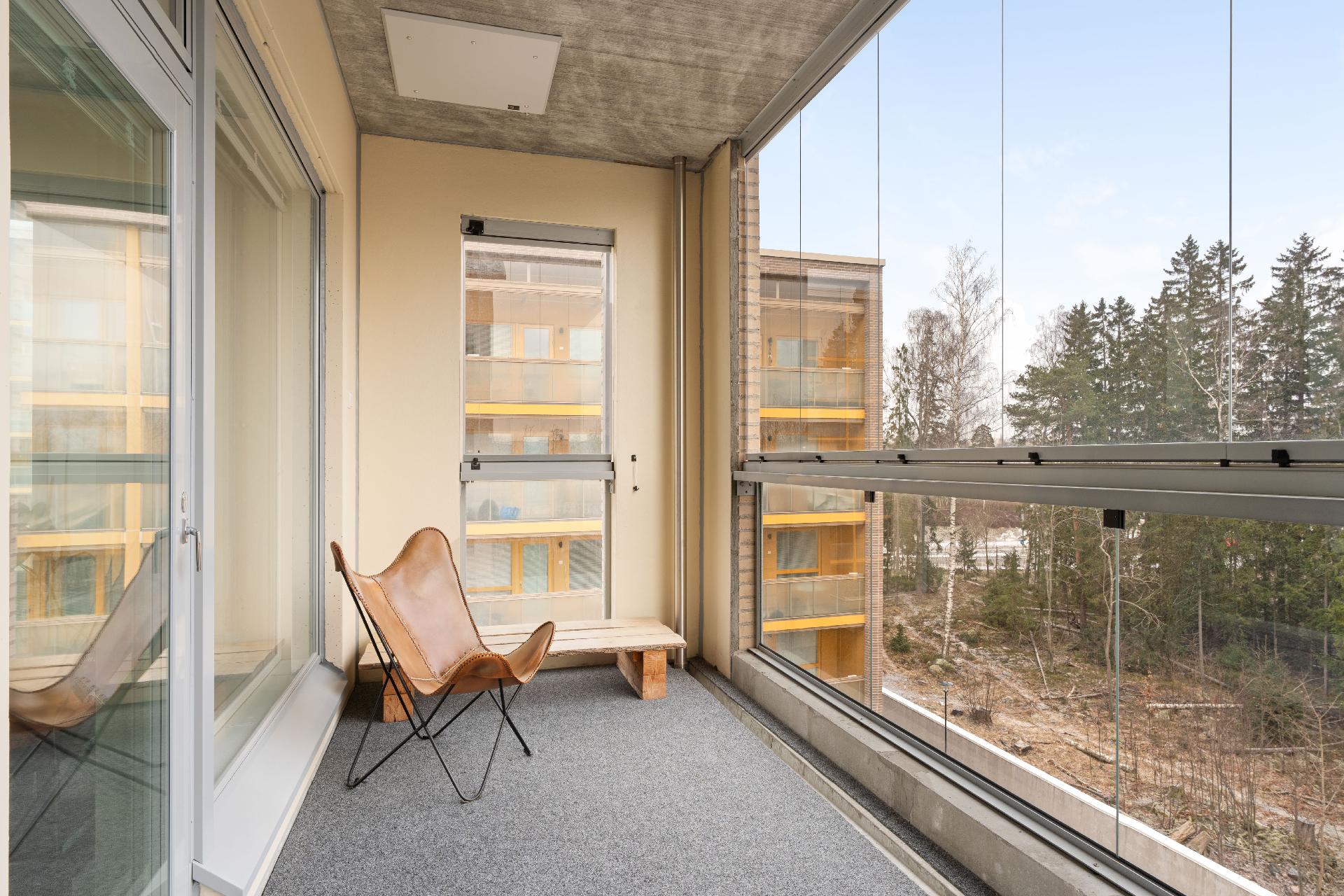 Tilava lasitettu parveke