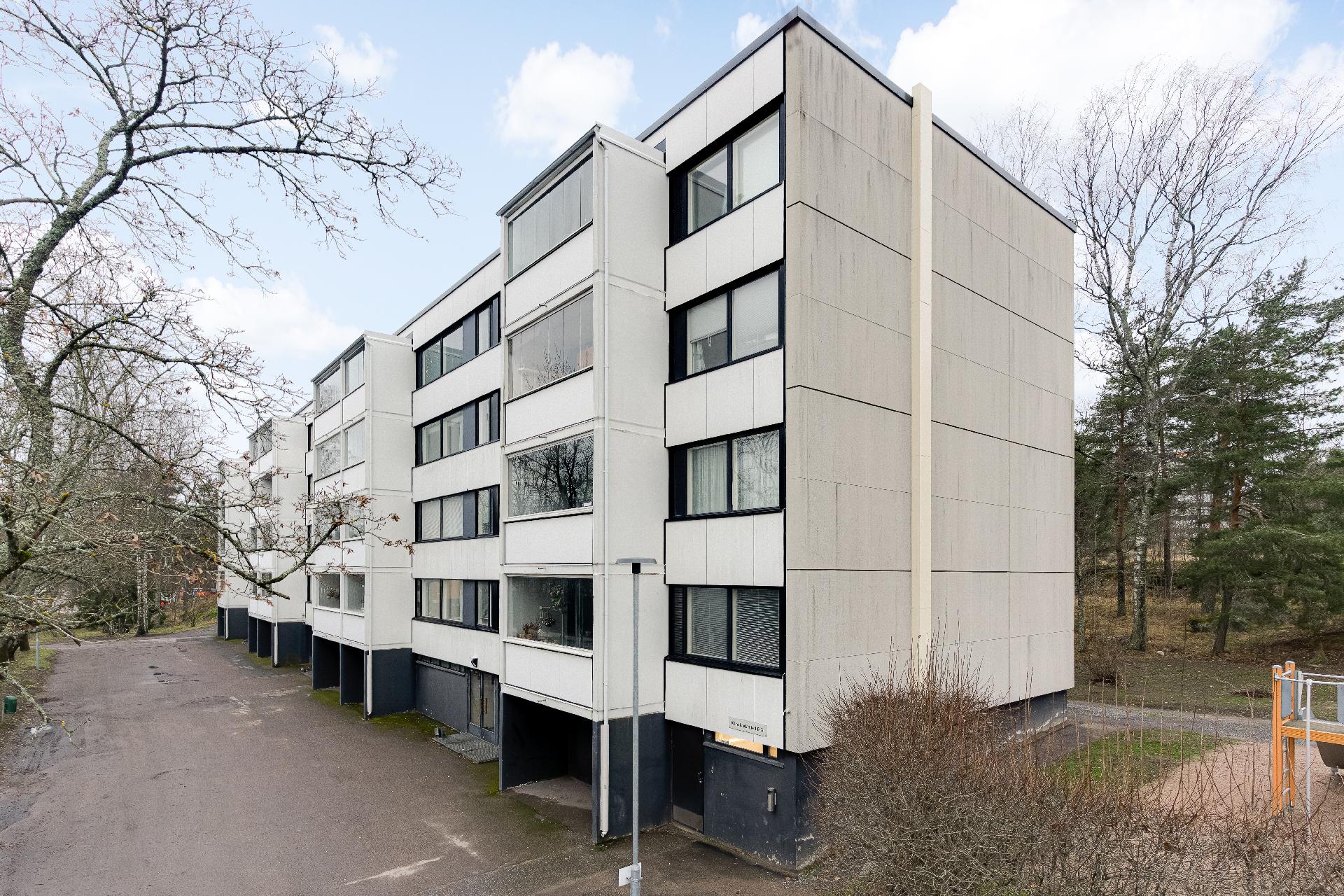 Keinulaudantie 1, Kontula, Helsinki