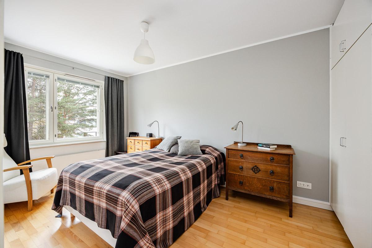 Angervotie 12, Etelä-Haaga, Helsinki