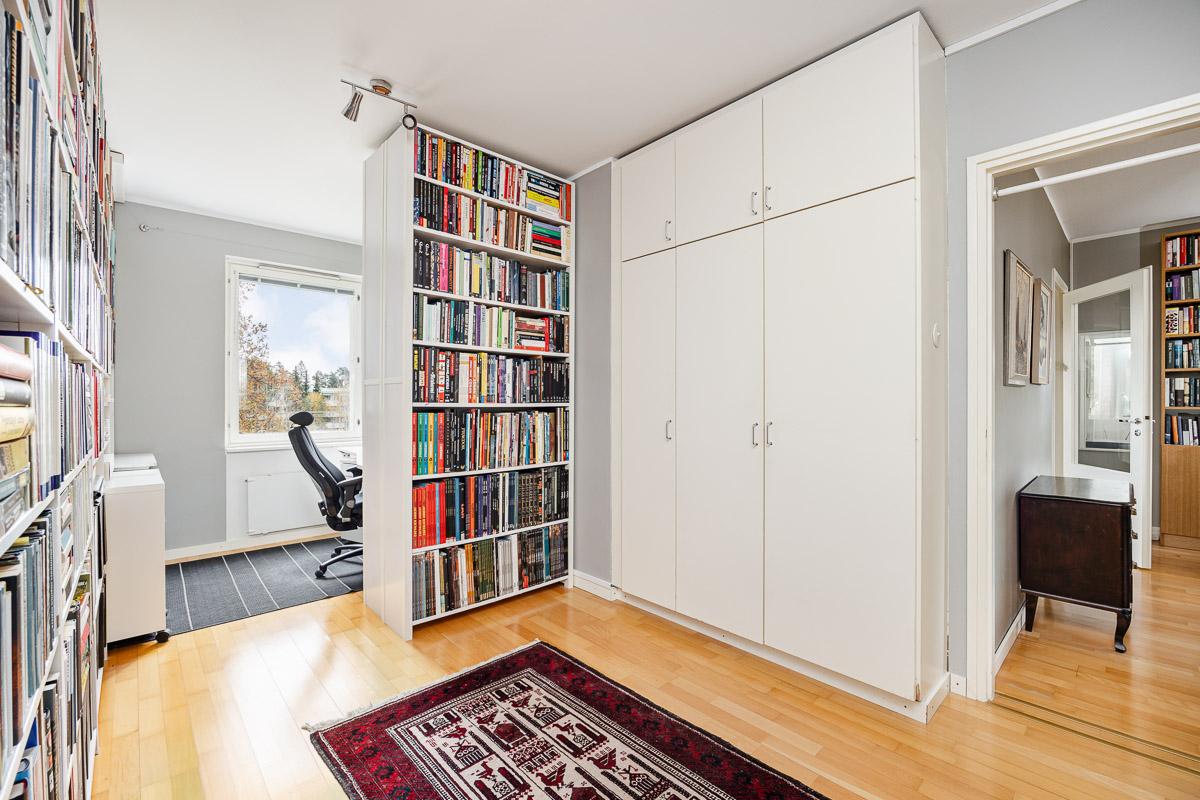 Angervotie 12, Etelä-Haaga, Helsinki