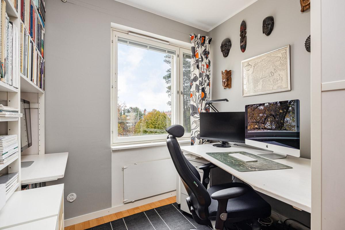 Angervotie 12, Etelä-Haaga, Helsinki