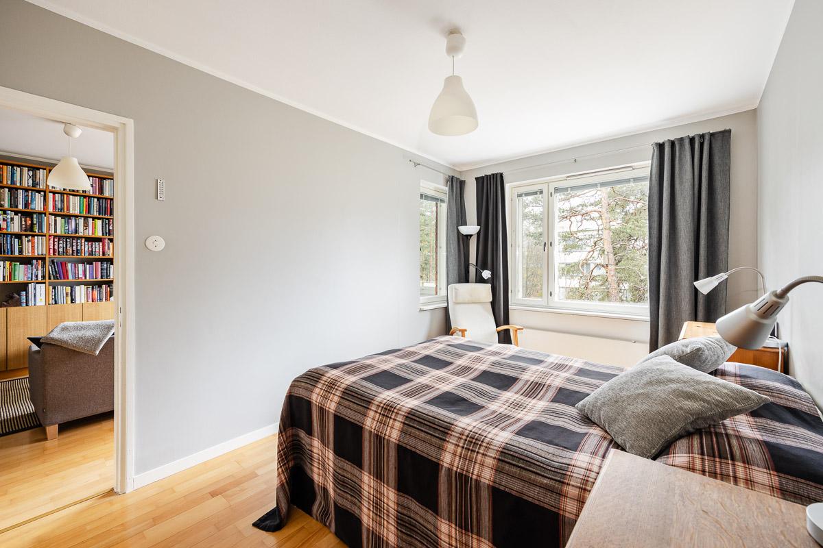 Angervotie 12, Etelä-Haaga, Helsinki