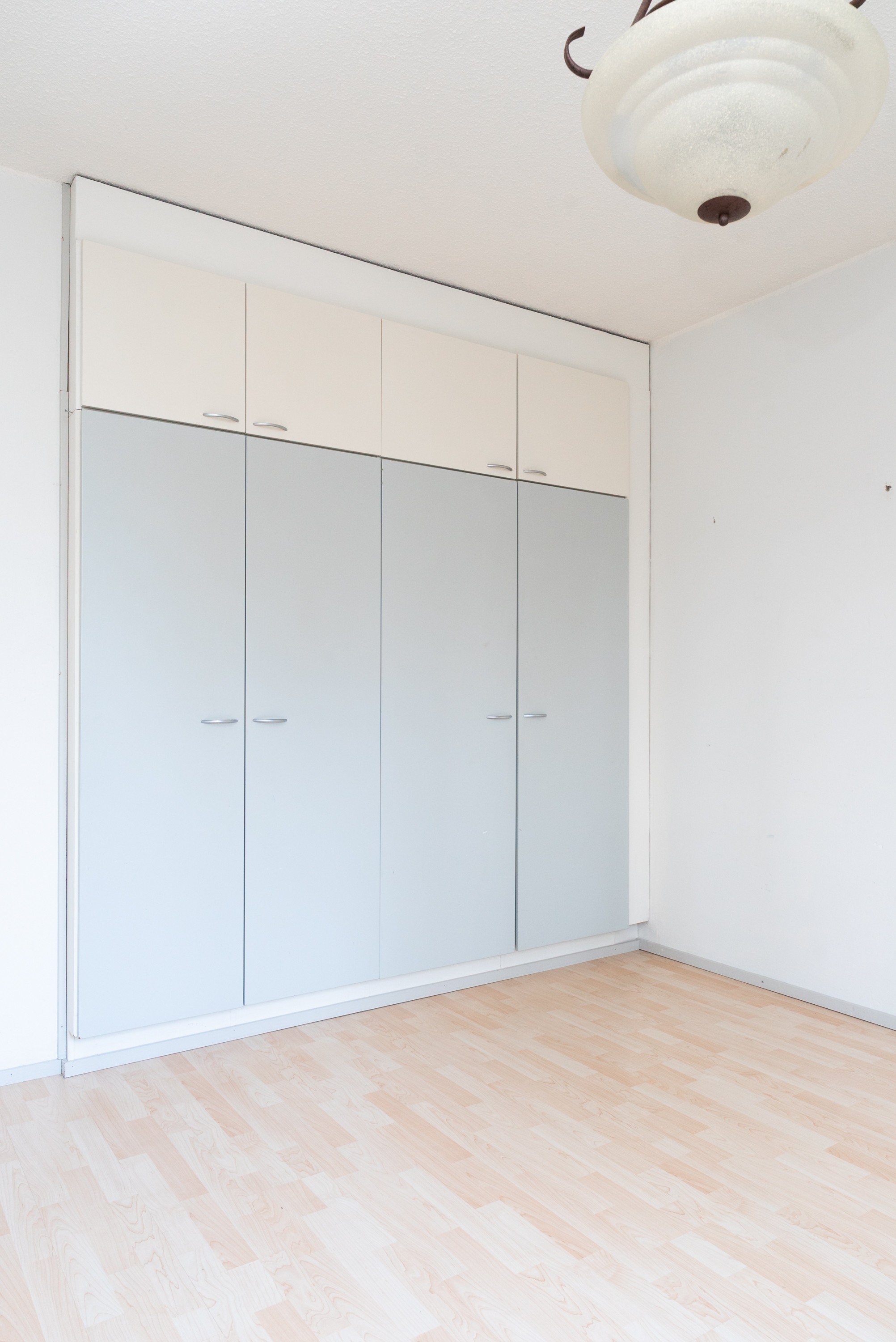 Makuuhuoneessa kaapistot