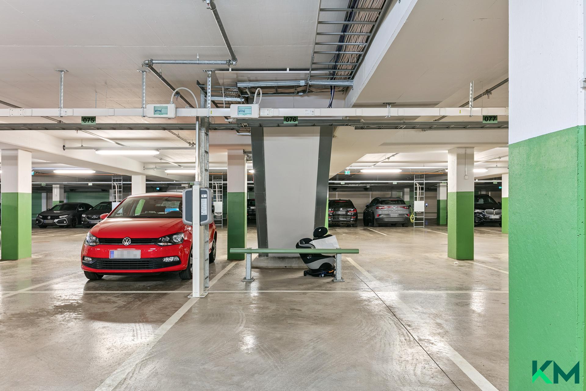 Autohallipaikka omilla osakkeilla on mahdollista ostaa asuntokaupan yhteydessä