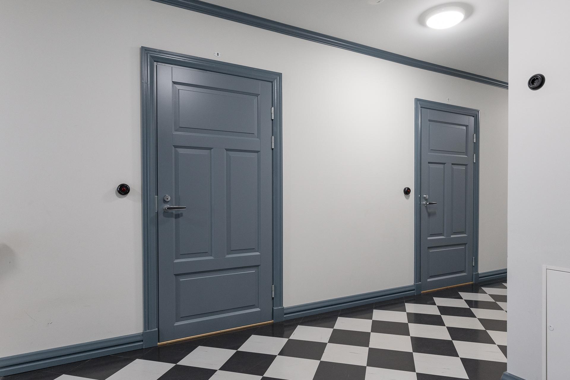 toinen näistä ovista johtaa teidän uuteen kotiin