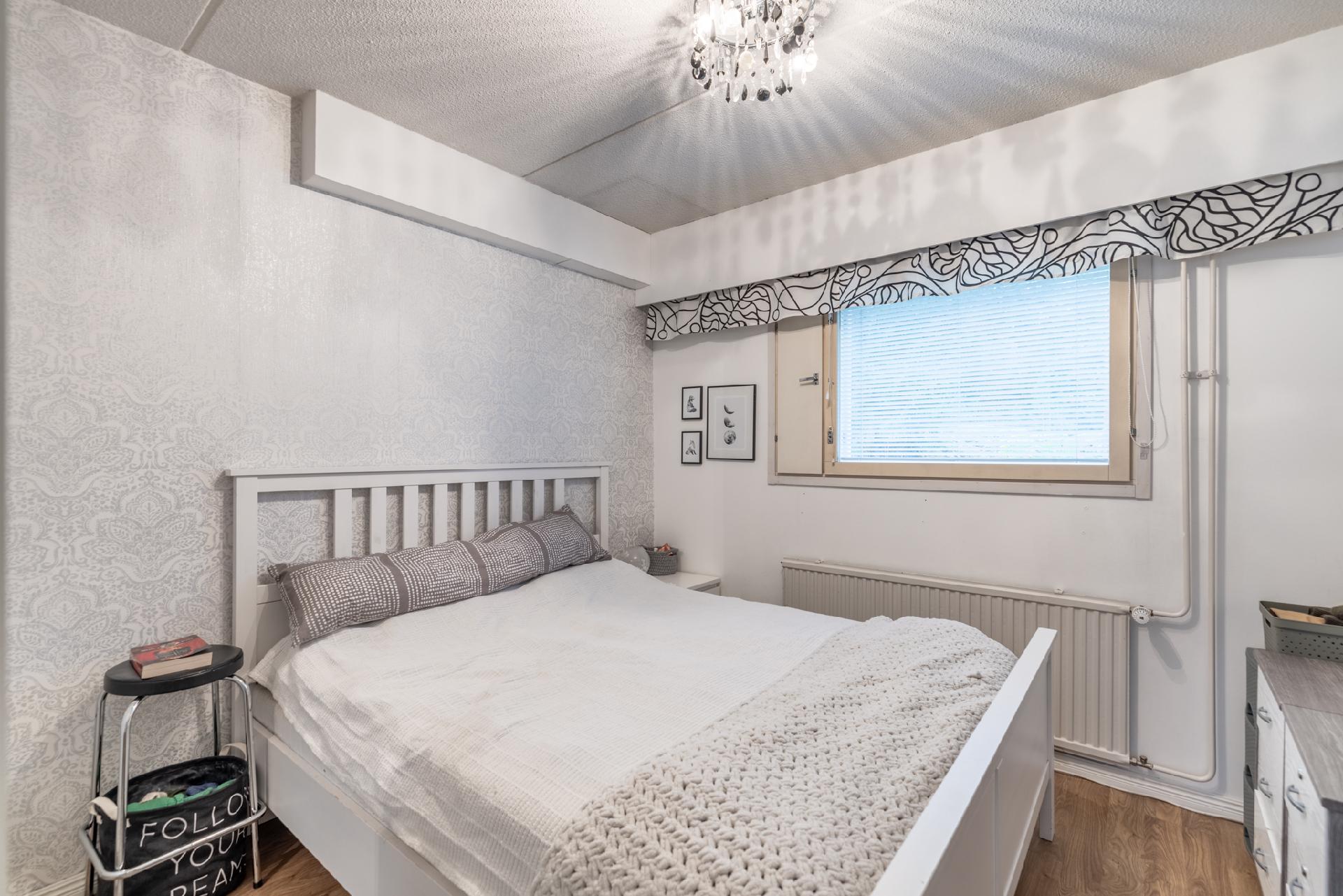 makuuhuone alakerrassa