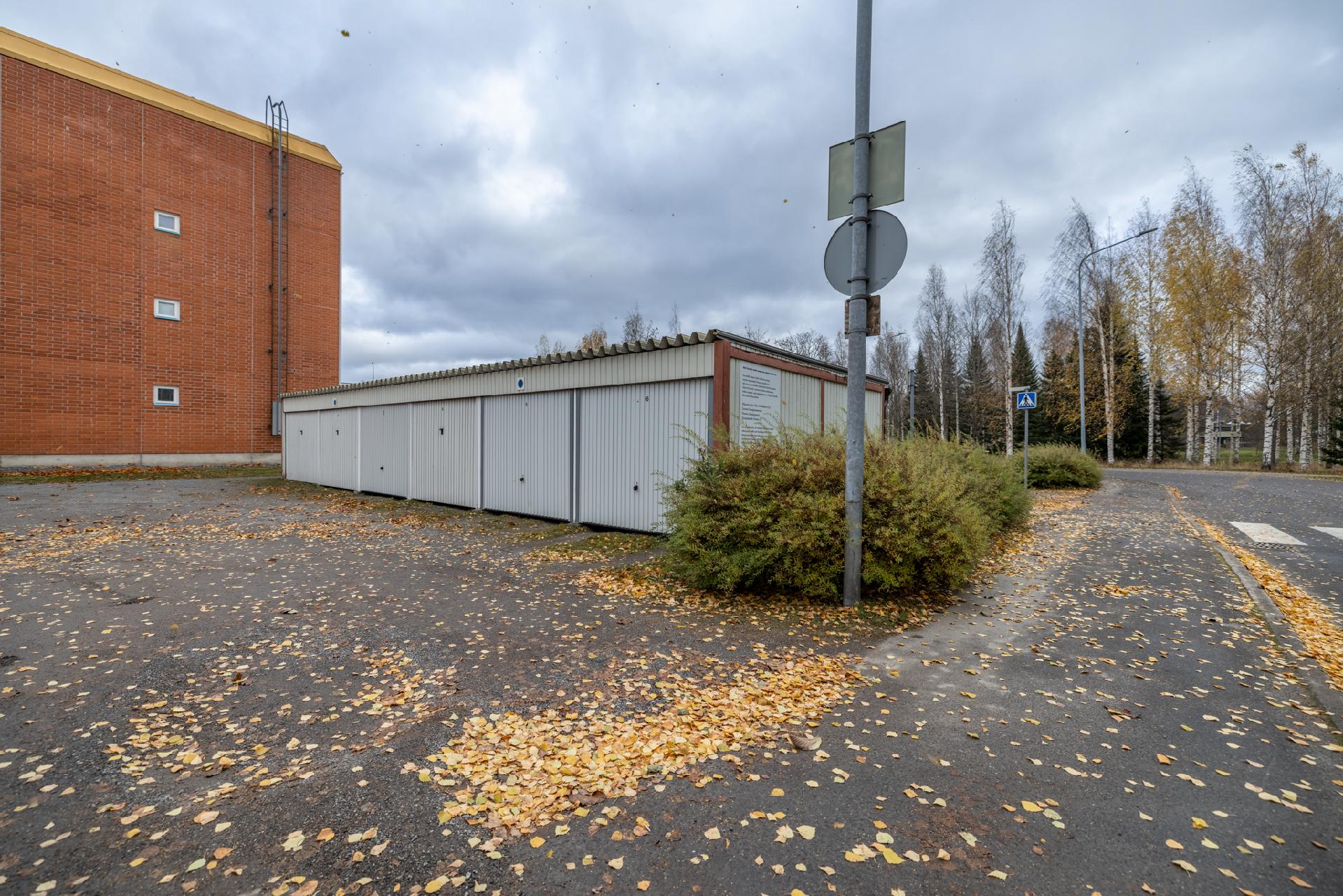 Autotallipaikka kuuluu asunnolle