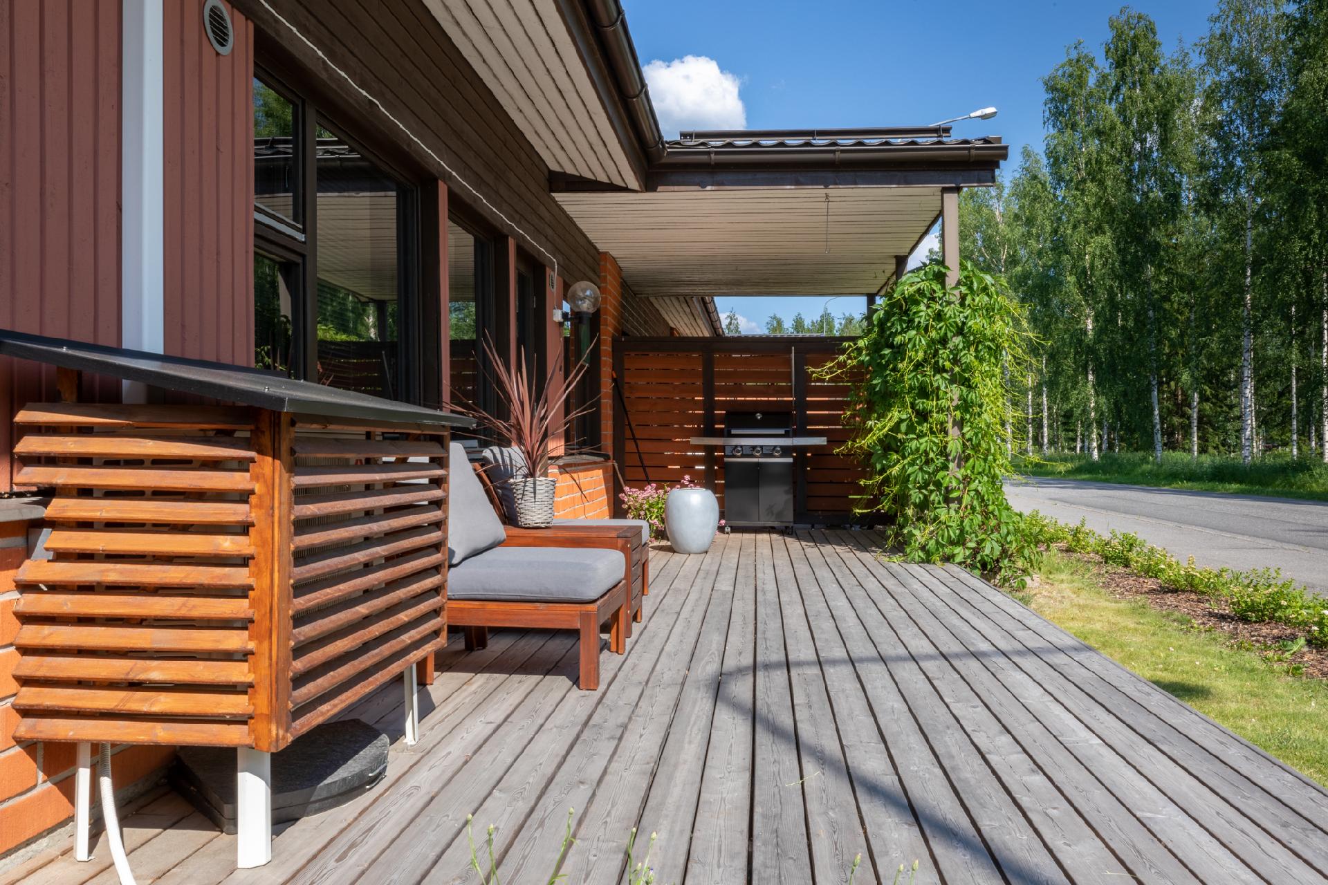 Terassialue etelään