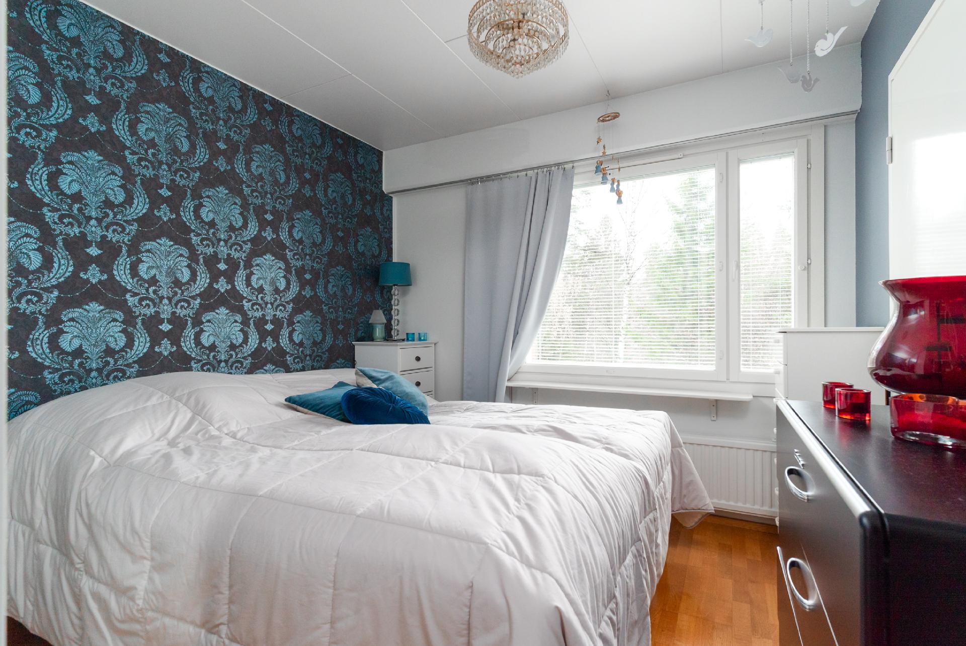 Yläkerran 1. makuuhuone