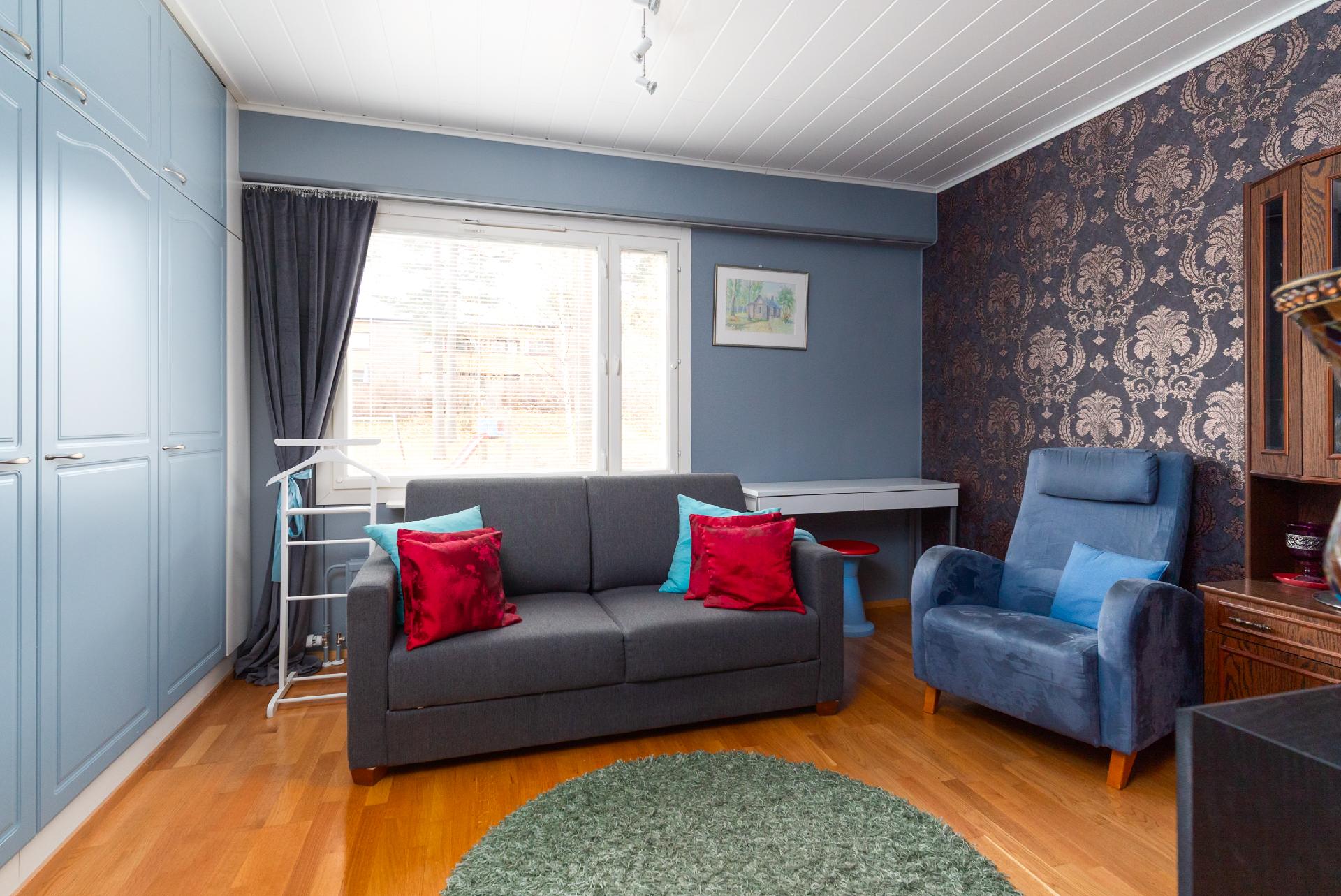 Yläkerran 2. makuuhuone