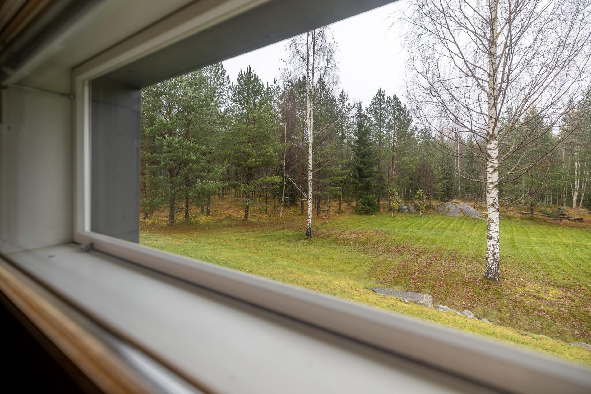 lauteilta maisemaa takapihalle