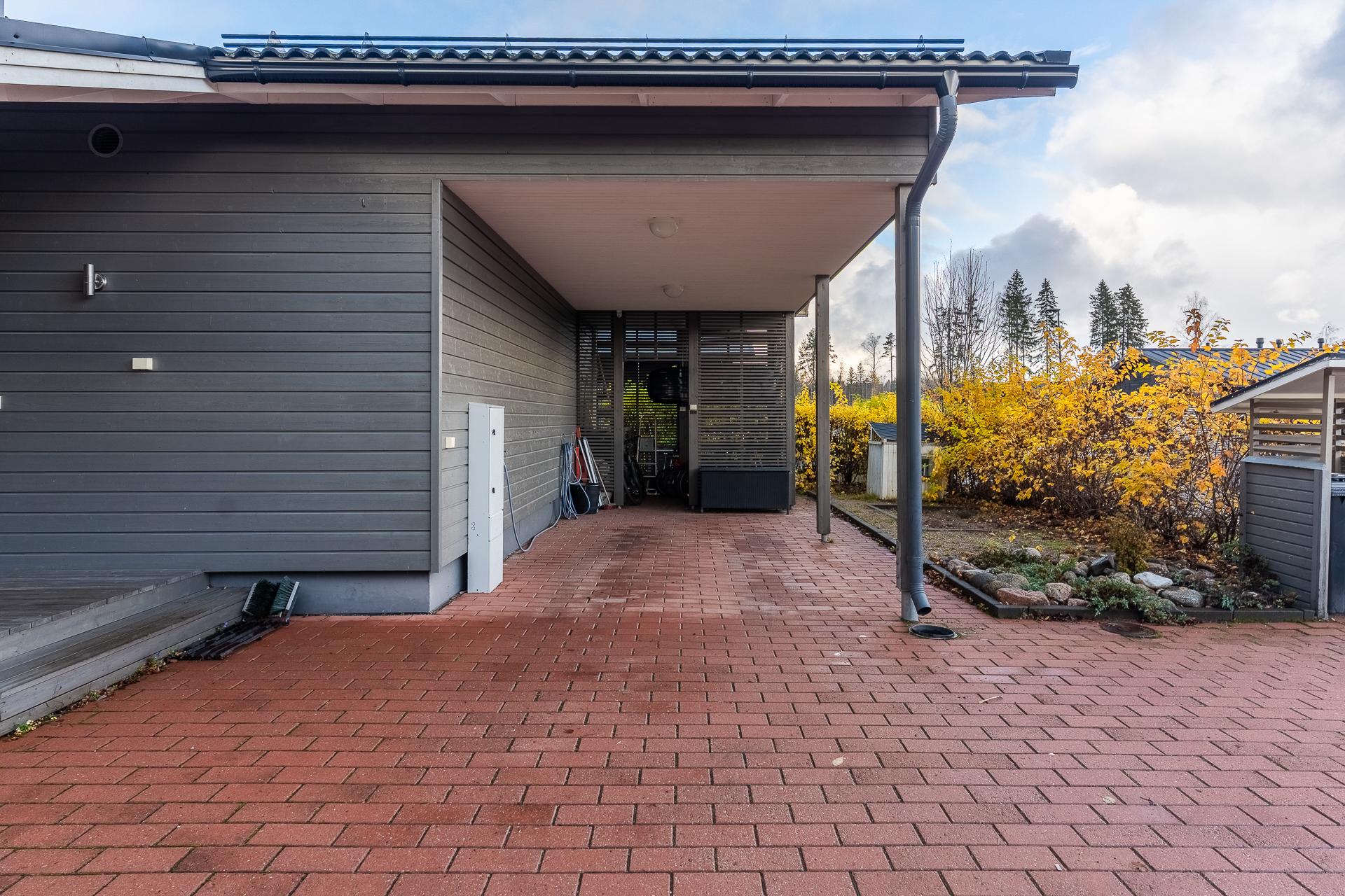 Auto- ja pyöräkatos