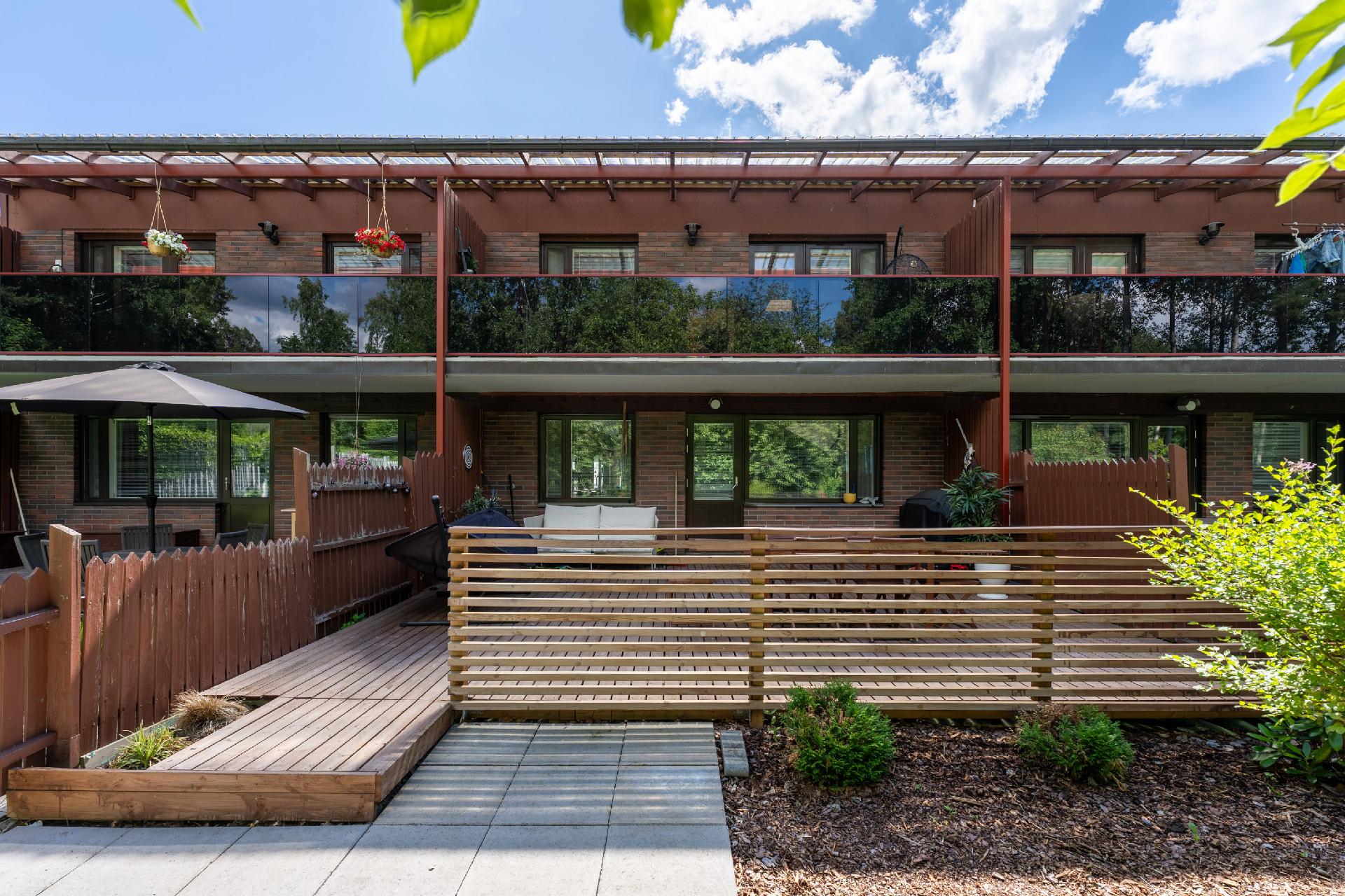 Takapihalla ihana patio