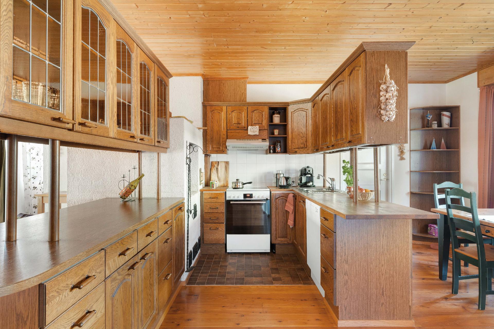 Keittiössä leivinuuni