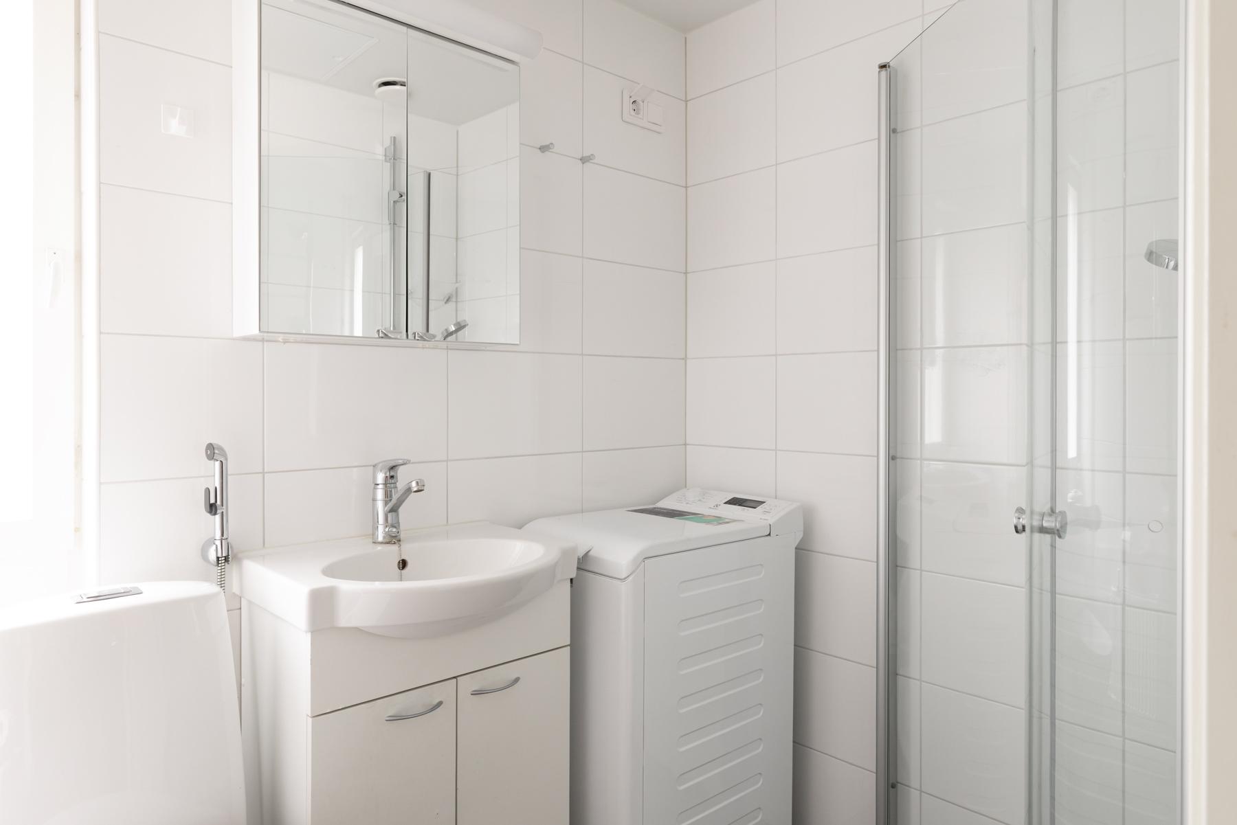 Ikkunallista kylpyhuonetta