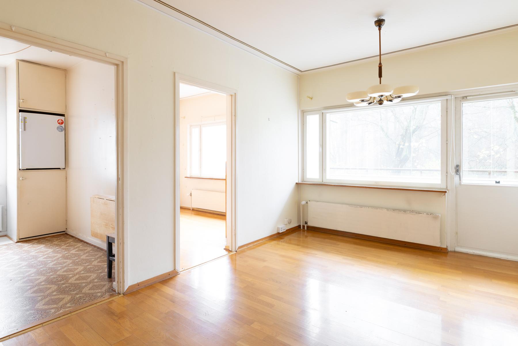 Olohuoneesta keittiöön