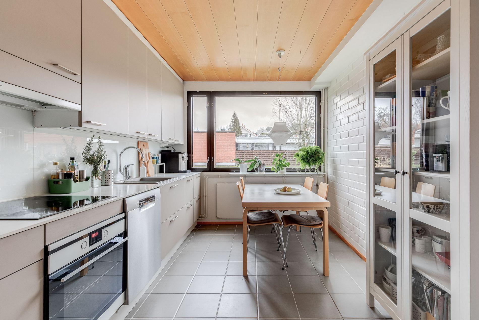 Unilukkarintie 2-4, Itä-Pakila, Helsinki