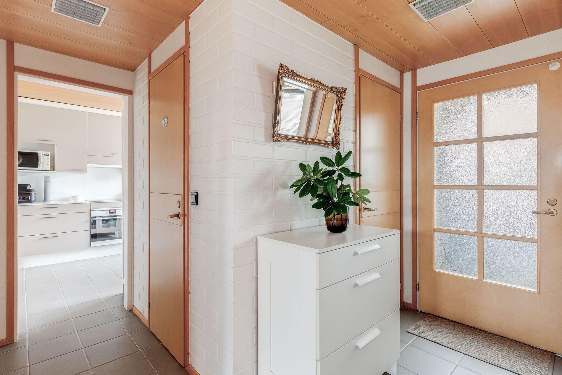 Unilukkarintie 2-4, Itä-Pakila, Helsinki