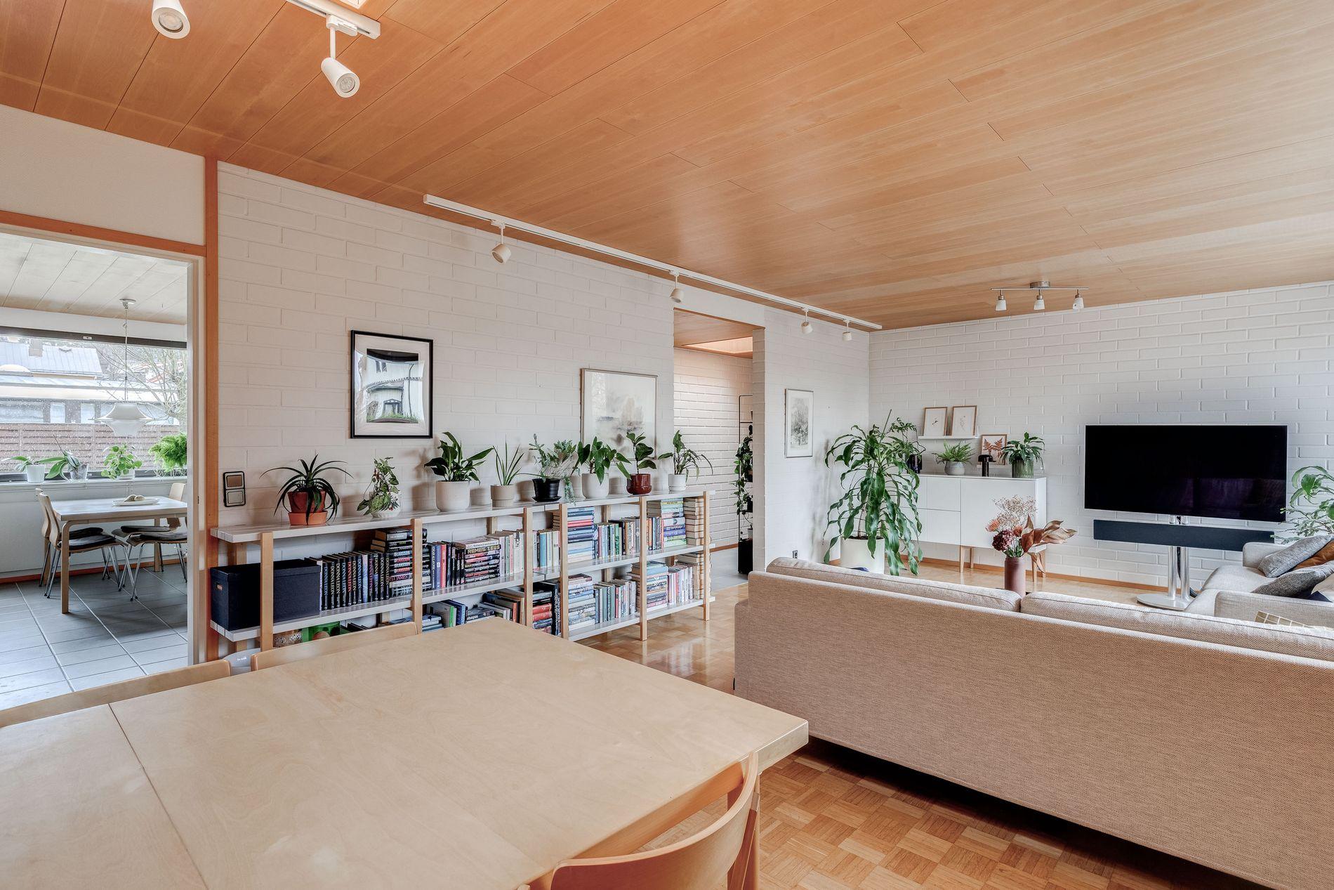 Unilukkarintie 2-4, Itä-Pakila, Helsinki