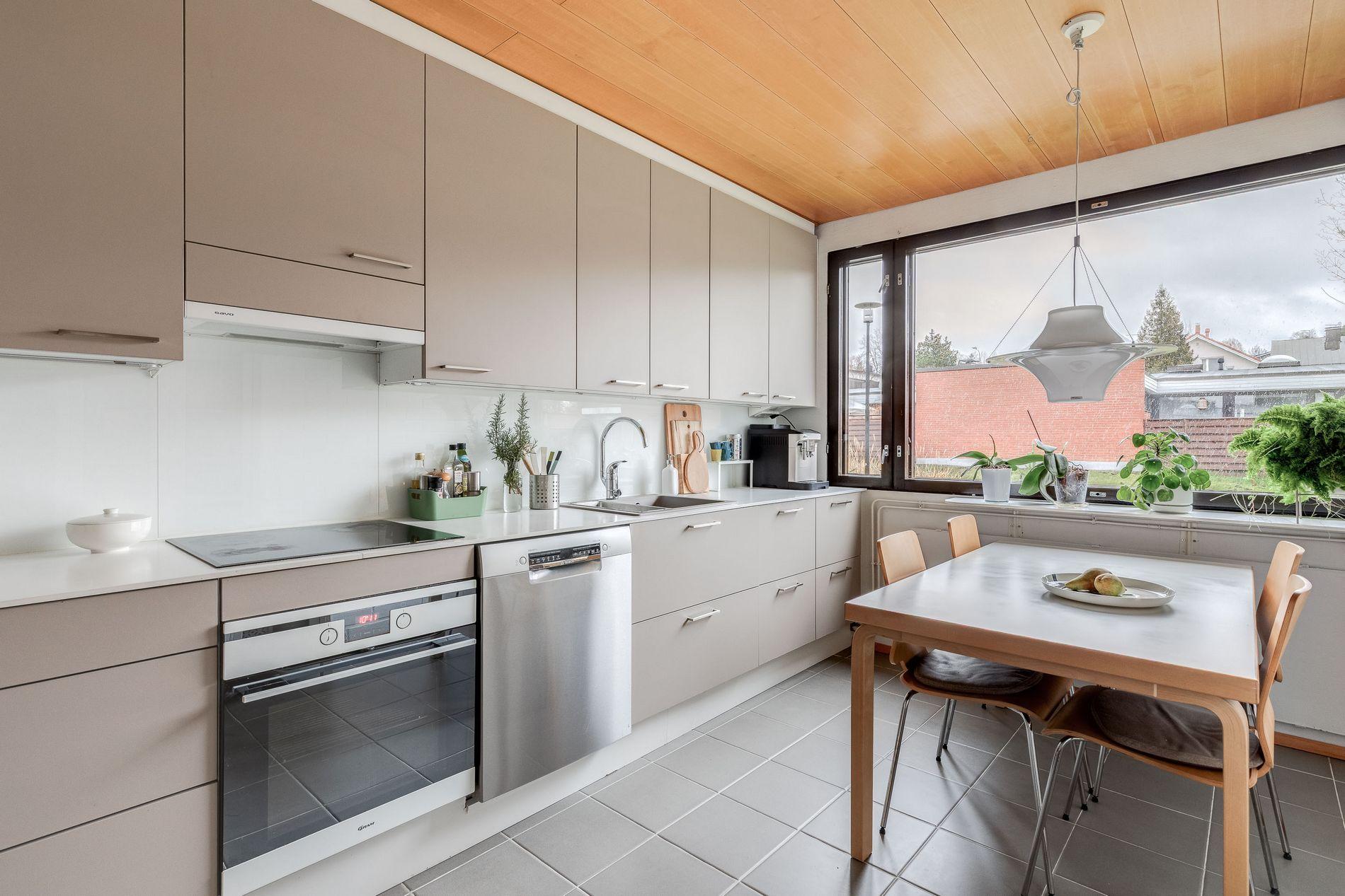 Unilukkarintie 2-4, Itä-Pakila, Helsinki