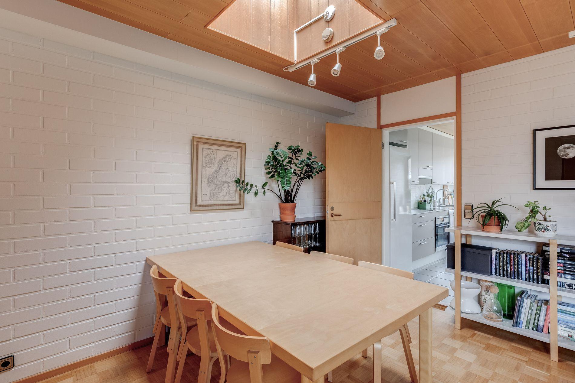 Unilukkarintie 2-4, Itä-Pakila, Helsinki